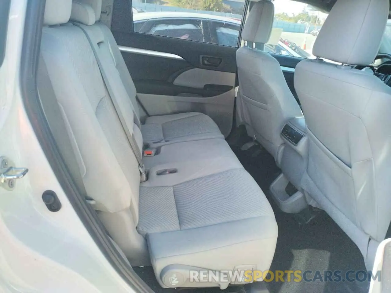 11 Фотография поврежденного автомобиля 5TDBGRFH5KS070714 TOYOTA HIGHLANDER 2019