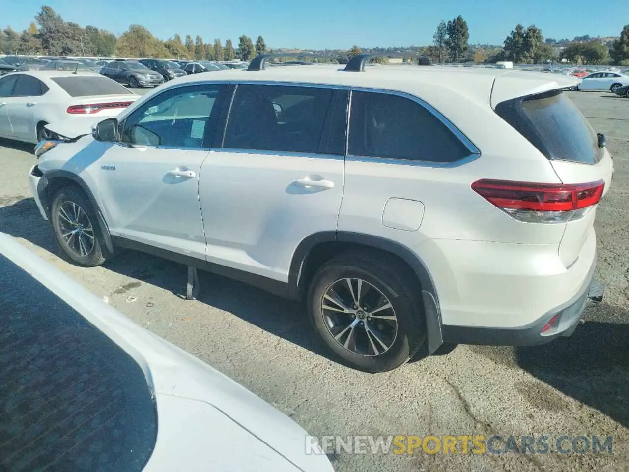 2 Фотография поврежденного автомобиля 5TDBGRFH5KS070714 TOYOTA HIGHLANDER 2019