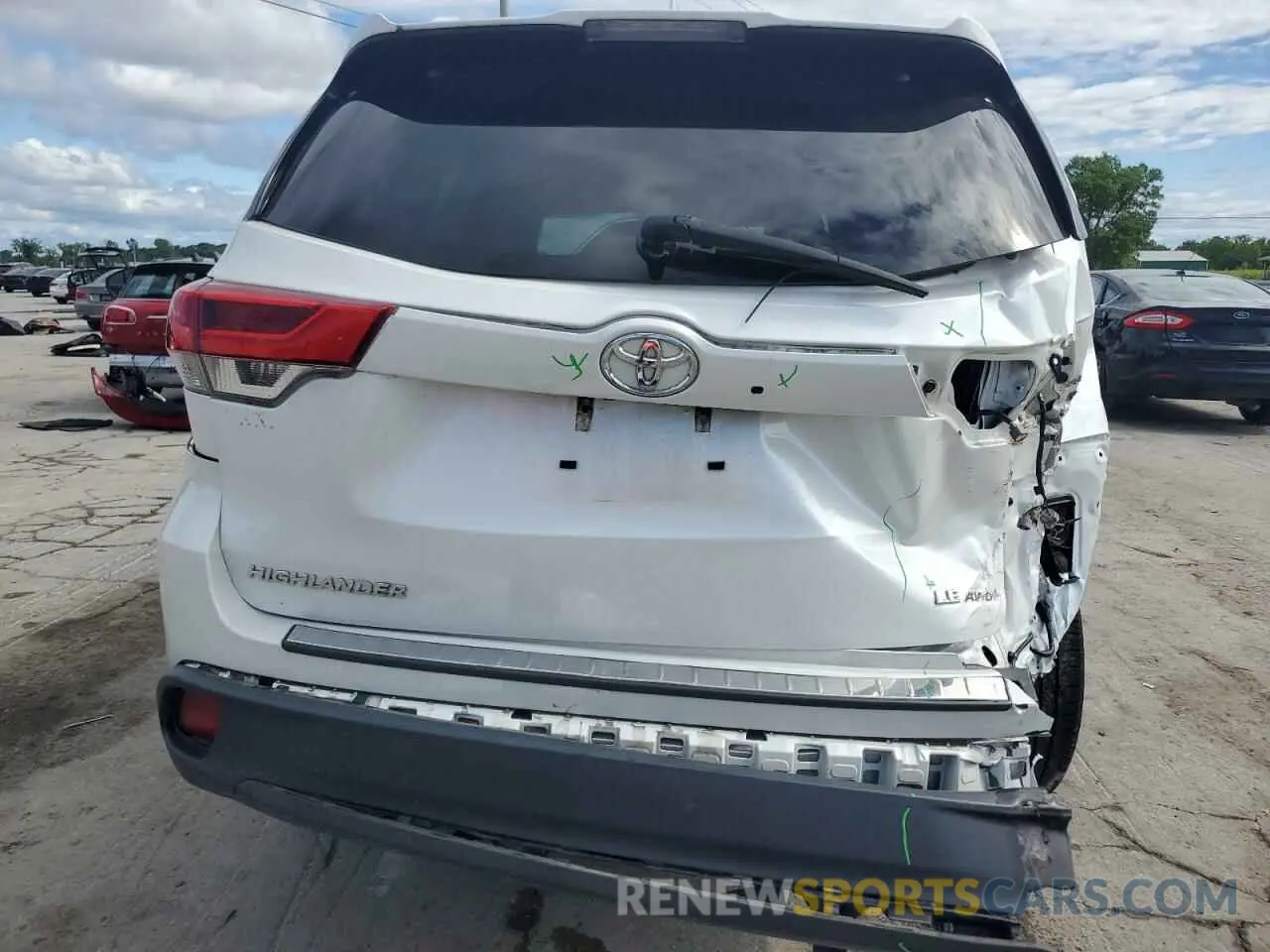 6 Photograph of a damaged car 5TDBZRFH0KS725596 TOYOTA HIGHLANDER 2019