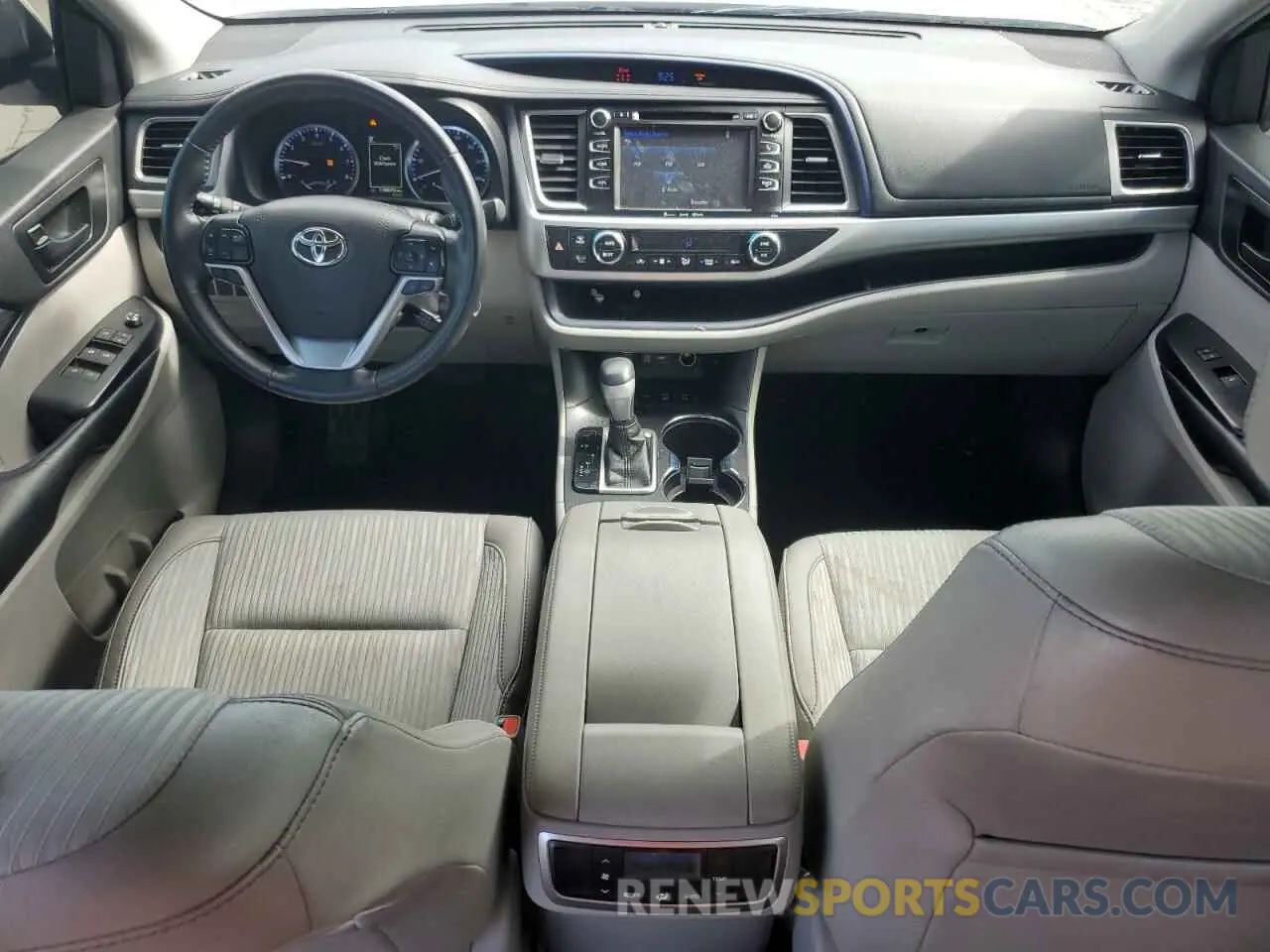 8 Photograph of a damaged car 5TDBZRFH0KS725596 TOYOTA HIGHLANDER 2019