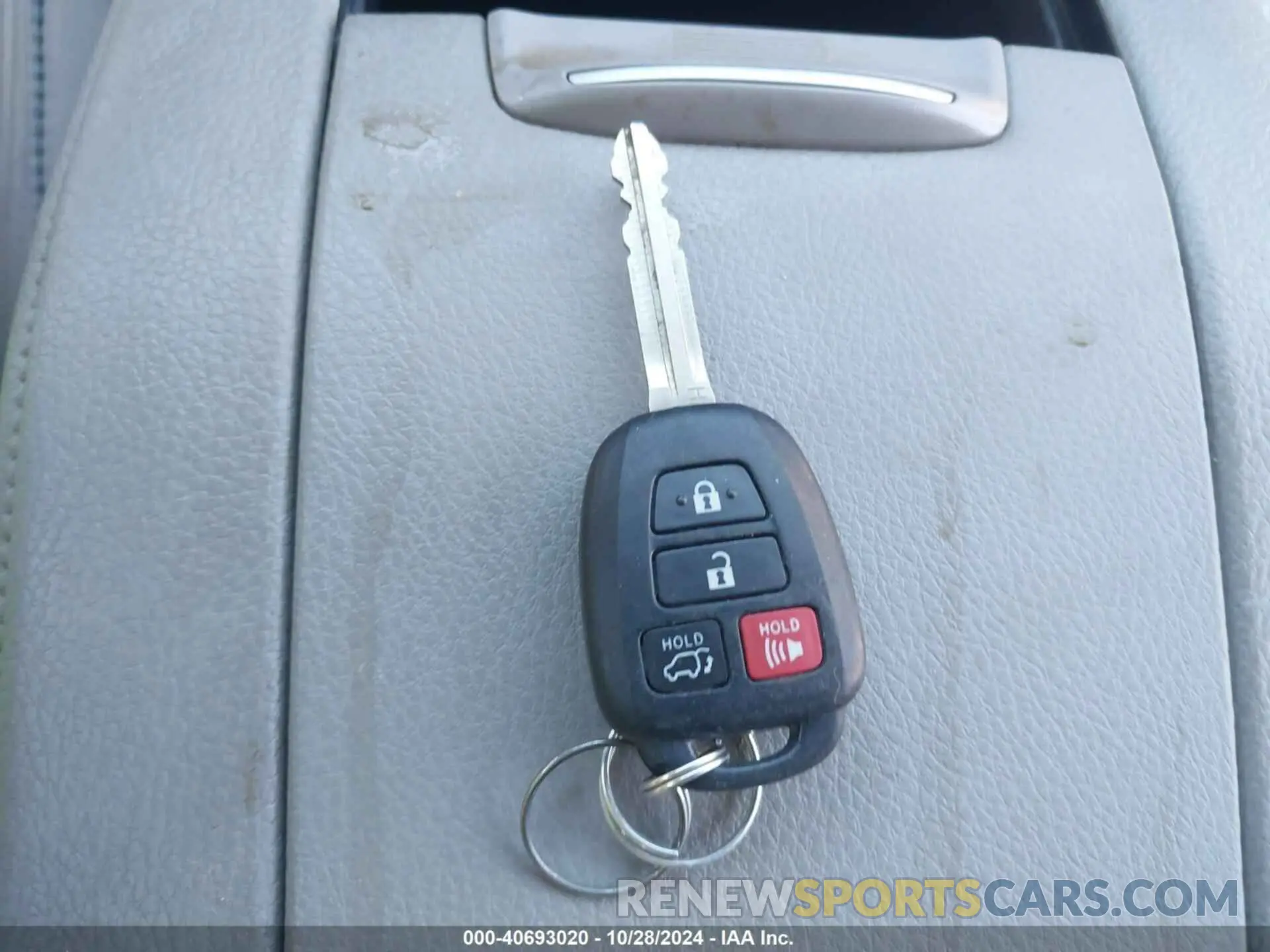 11 Photograph of a damaged car 5TDBZRFH0KS730099 TOYOTA HIGHLANDER 2019