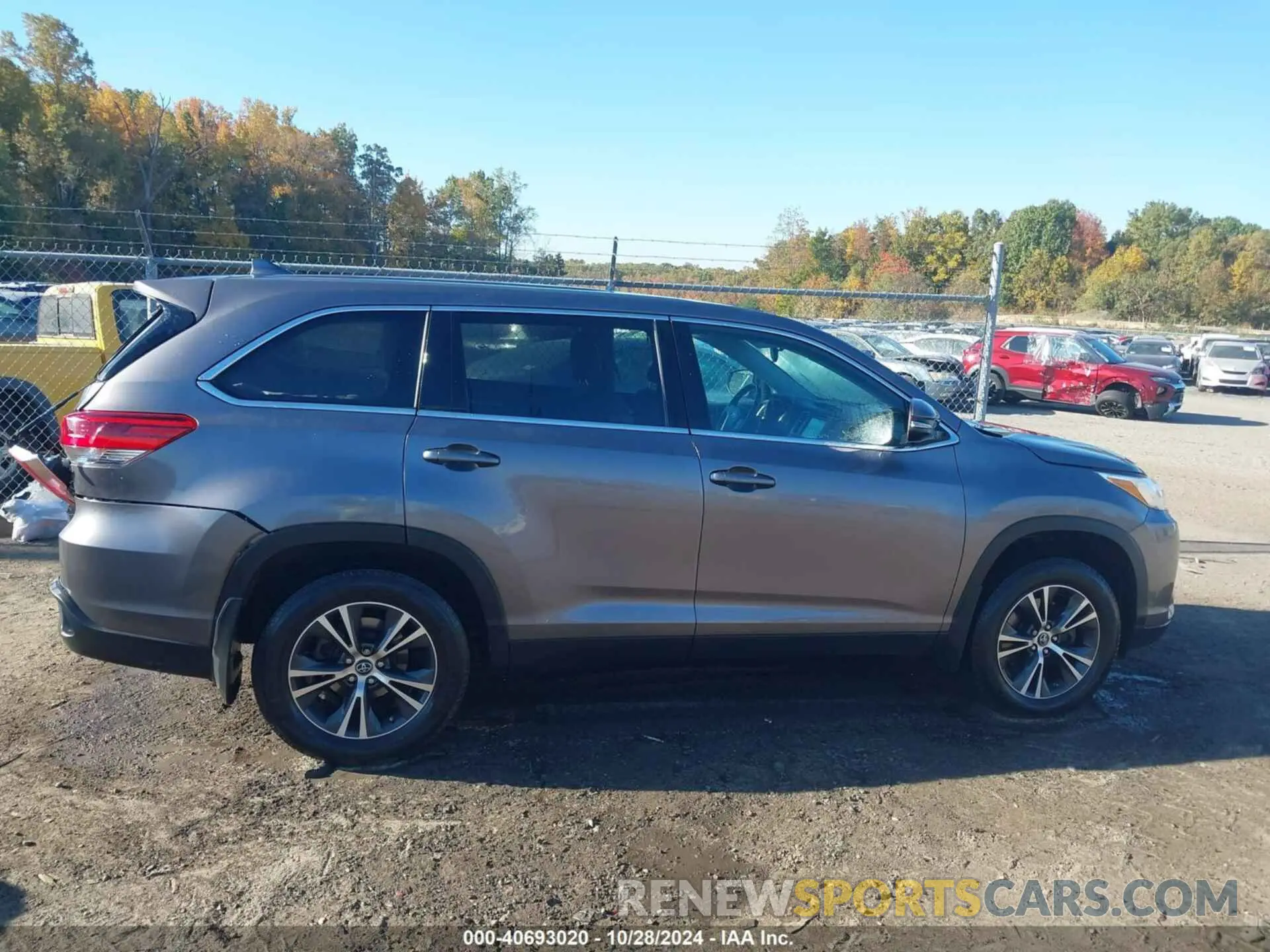 13 Photograph of a damaged car 5TDBZRFH0KS730099 TOYOTA HIGHLANDER 2019