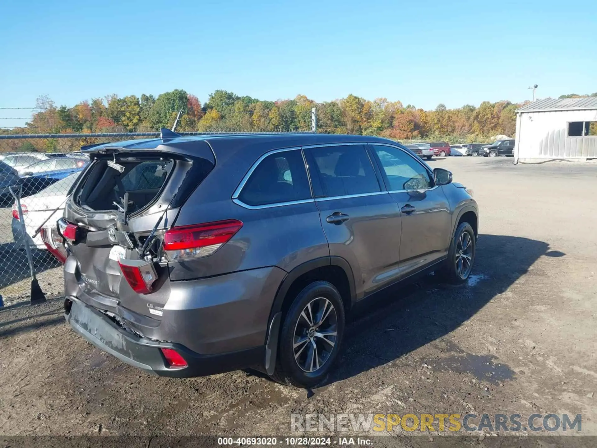 4 Photograph of a damaged car 5TDBZRFH0KS730099 TOYOTA HIGHLANDER 2019