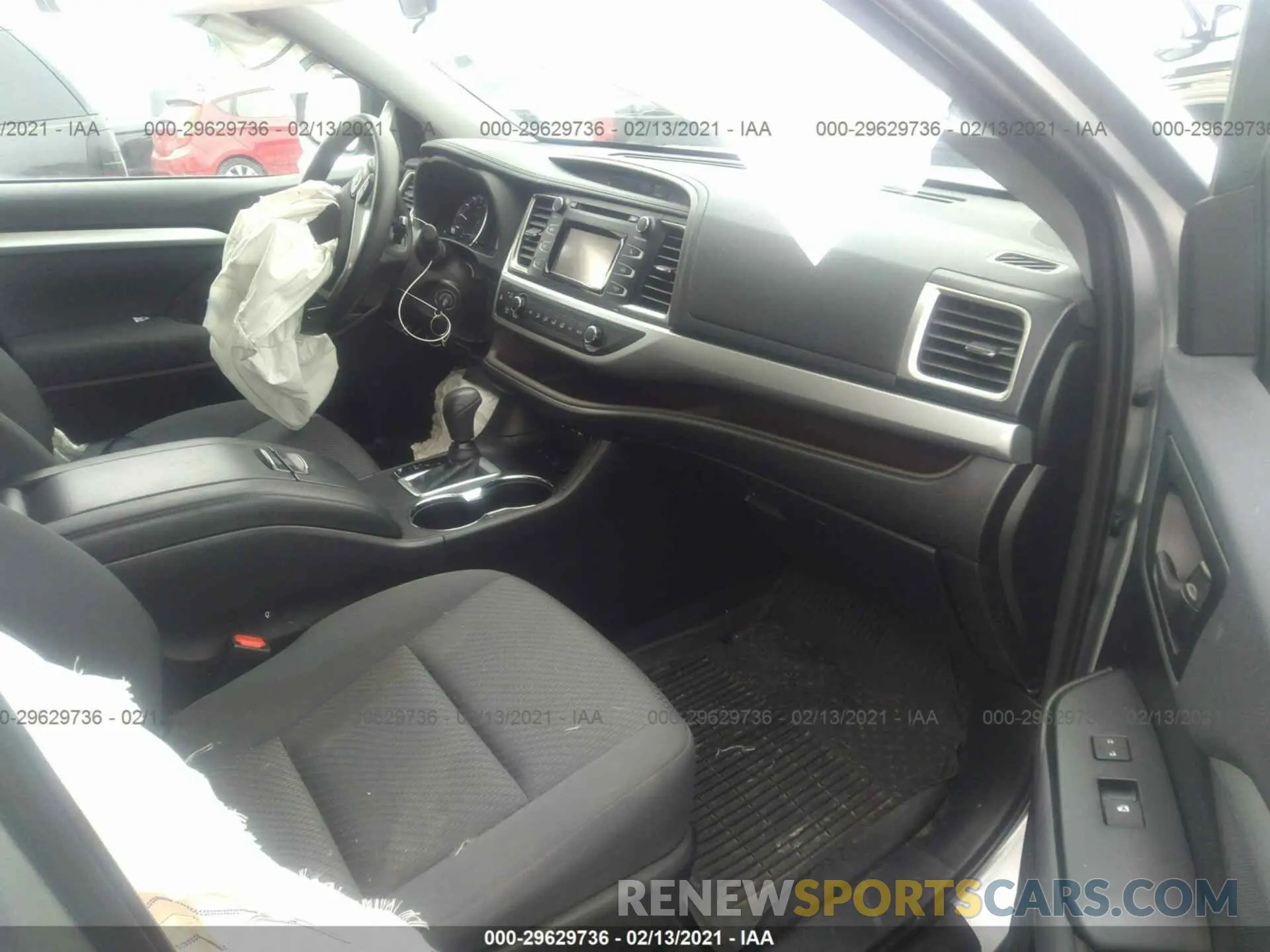 5 Photograph of a damaged car 5TDBZRFH0KS738526 TOYOTA HIGHLANDER 2019