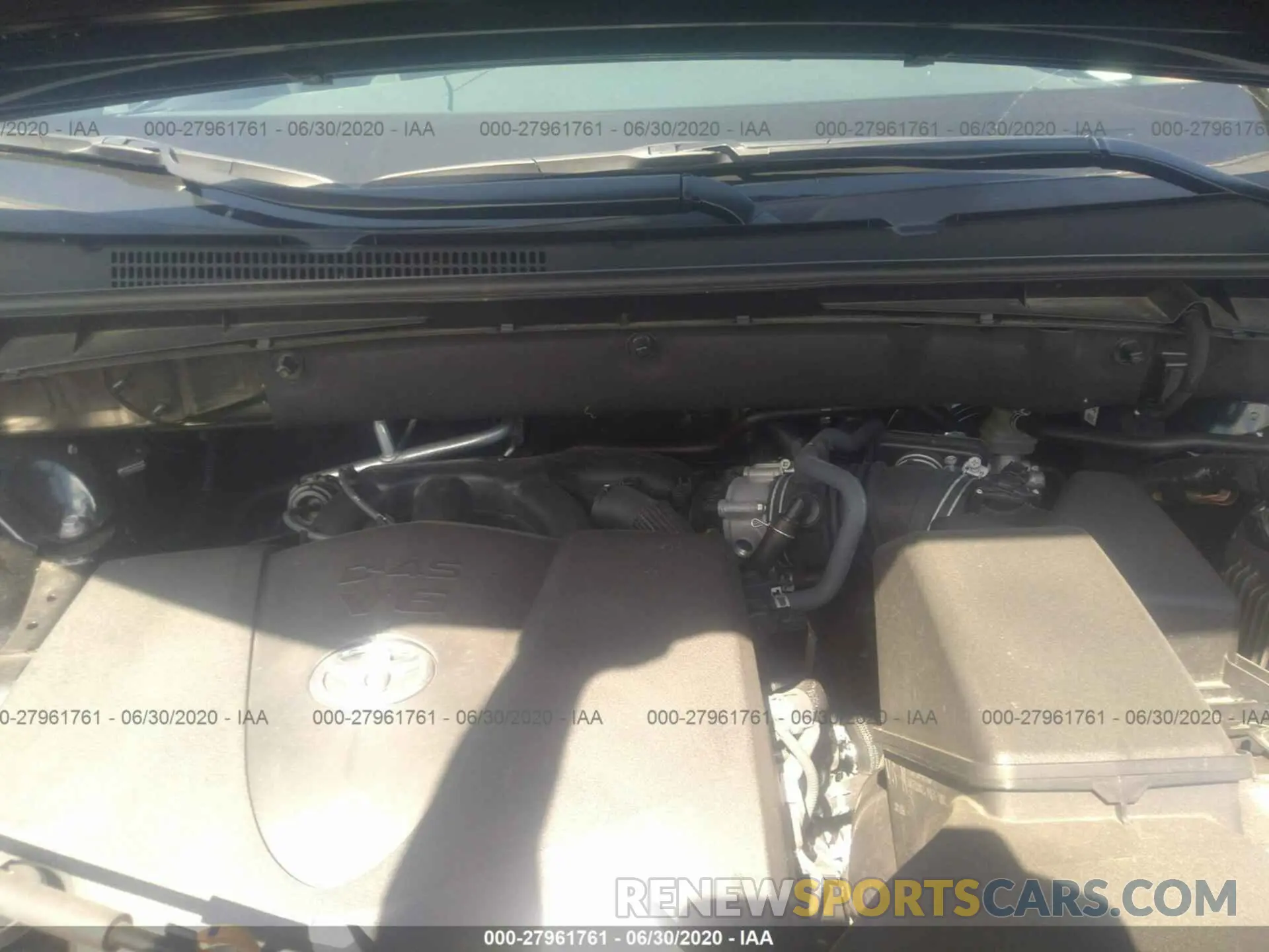 10 Photograph of a damaged car 5TDBZRFH0KS738672 TOYOTA HIGHLANDER 2019
