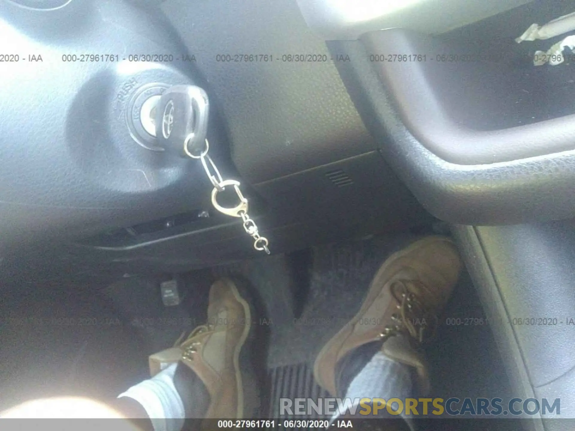 11 Photograph of a damaged car 5TDBZRFH0KS738672 TOYOTA HIGHLANDER 2019