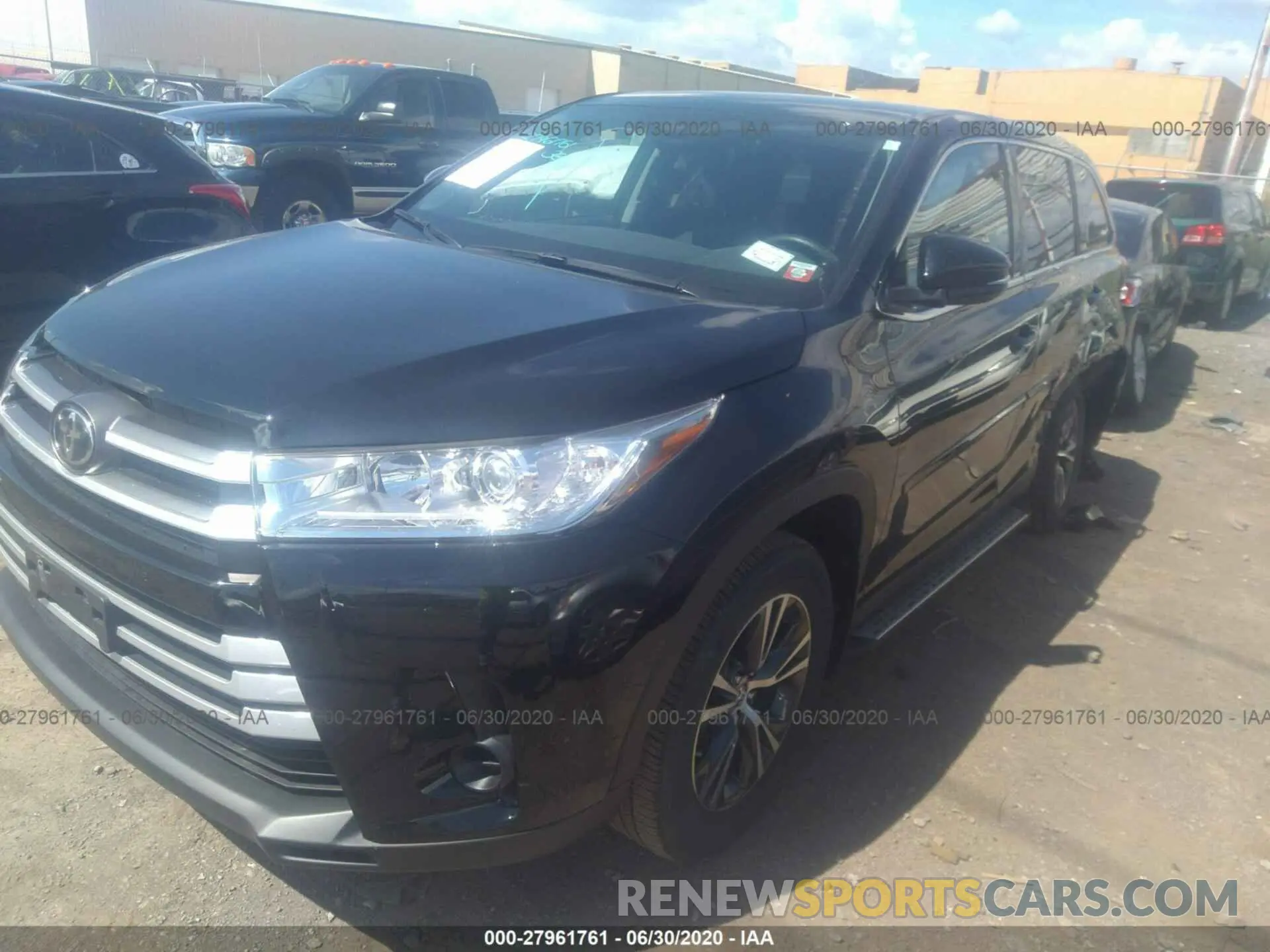 2 Photograph of a damaged car 5TDBZRFH0KS738672 TOYOTA HIGHLANDER 2019