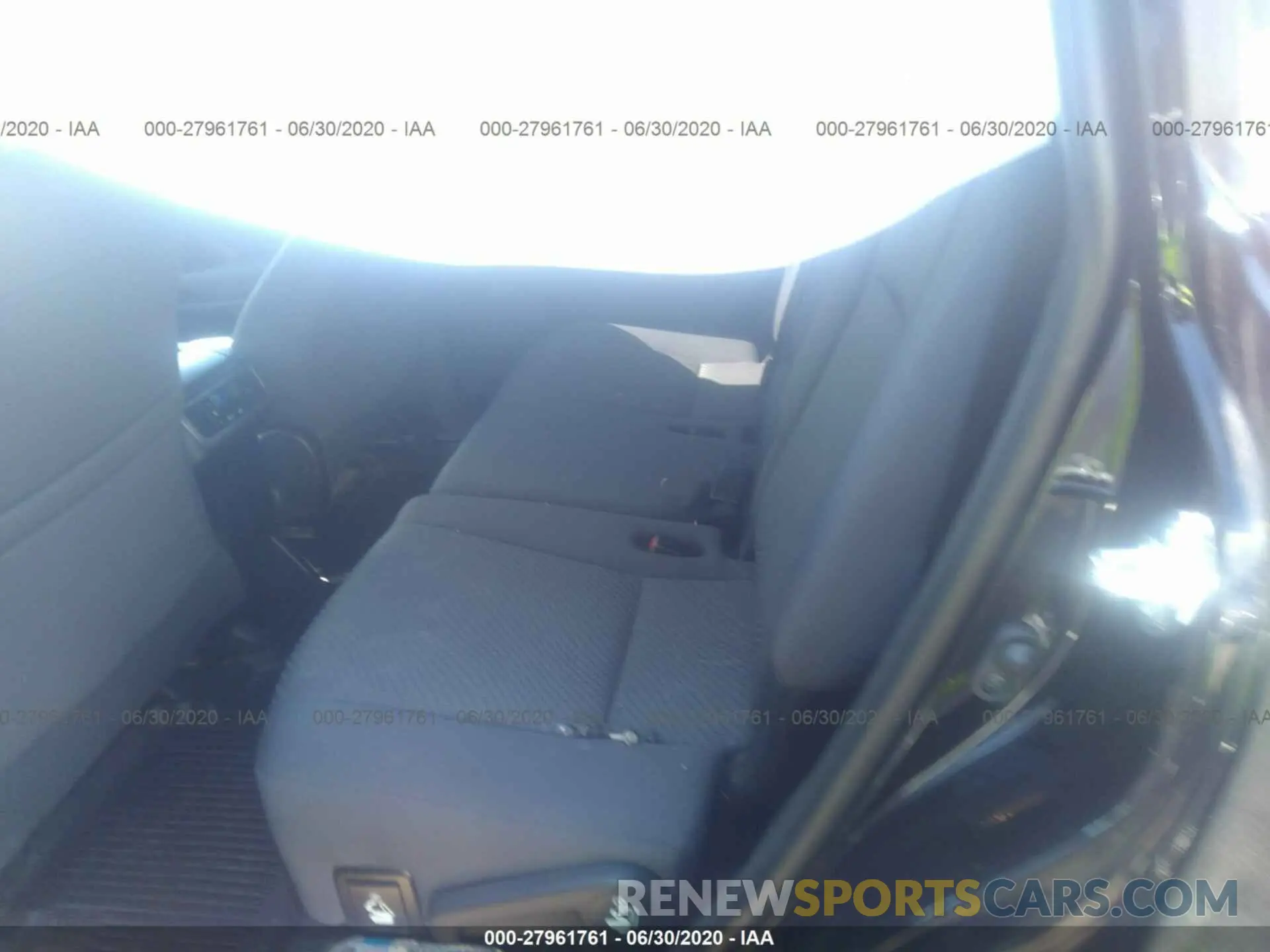 8 Photograph of a damaged car 5TDBZRFH0KS738672 TOYOTA HIGHLANDER 2019
