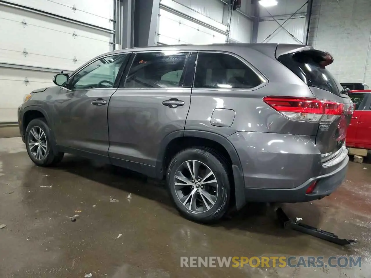 2 Photograph of a damaged car 5TDBZRFH0KS988042 TOYOTA HIGHLANDER 2019