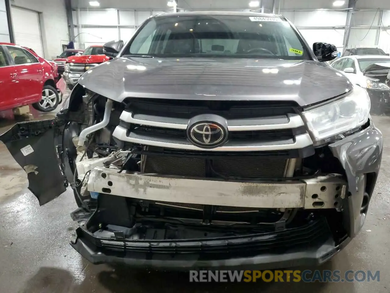5 Photograph of a damaged car 5TDBZRFH0KS988042 TOYOTA HIGHLANDER 2019