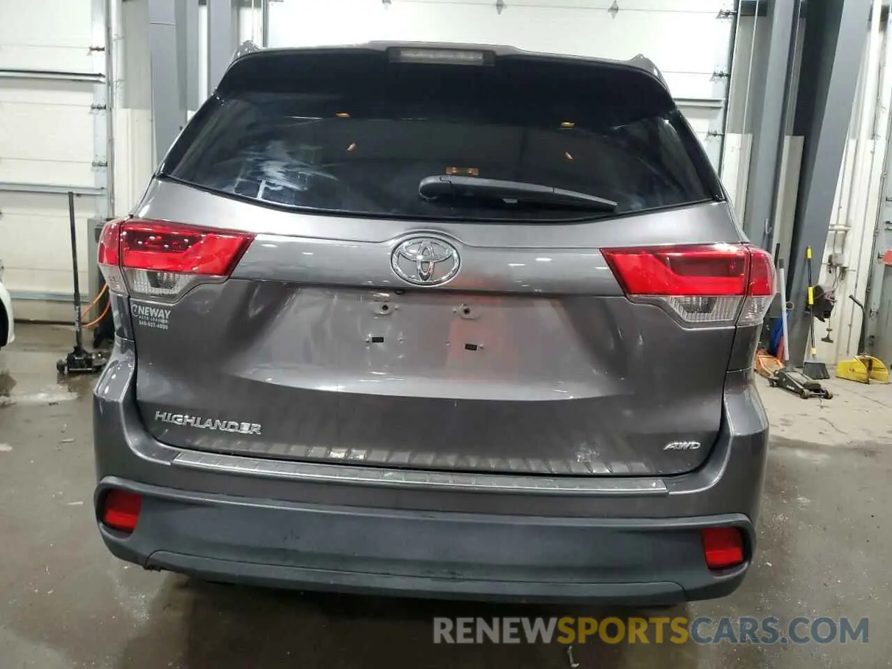 6 Photograph of a damaged car 5TDBZRFH0KS988042 TOYOTA HIGHLANDER 2019