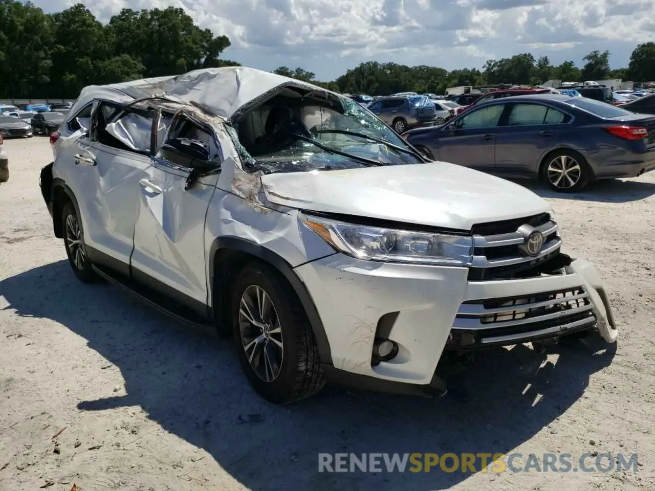1 Photograph of a damaged car 5TDBZRFH0KS993385 TOYOTA HIGHLANDER 2019