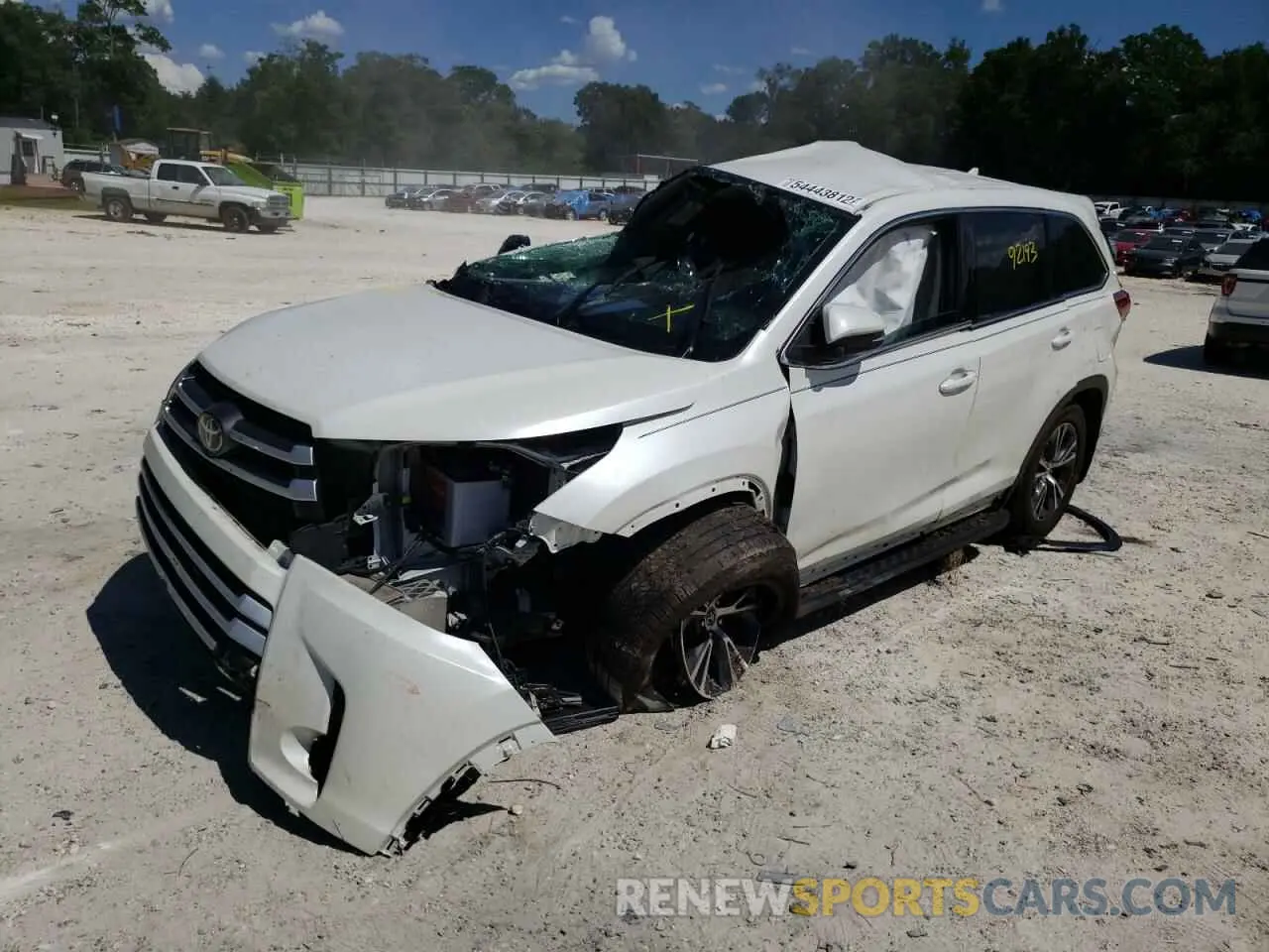 2 Photograph of a damaged car 5TDBZRFH0KS993385 TOYOTA HIGHLANDER 2019