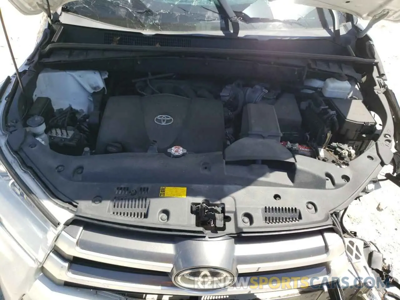 7 Photograph of a damaged car 5TDBZRFH0KS993385 TOYOTA HIGHLANDER 2019