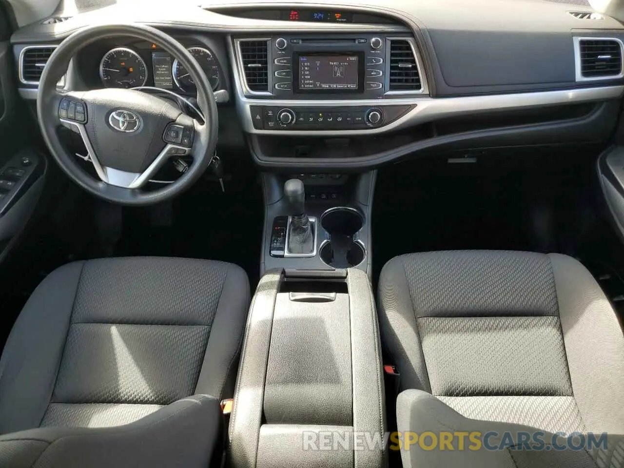 8 Photograph of a damaged car 5TDBZRFH1KS725302 TOYOTA HIGHLANDER 2019