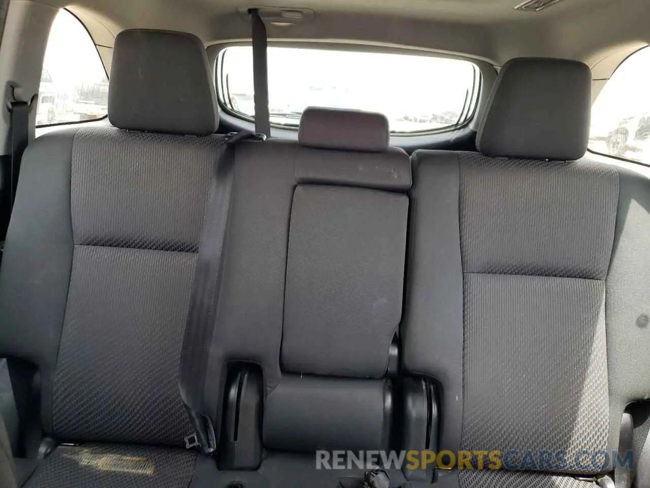 10 Фотография поврежденного автомобиля 5TDBZRFH1KS946849 TOYOTA HIGHLANDER 2019