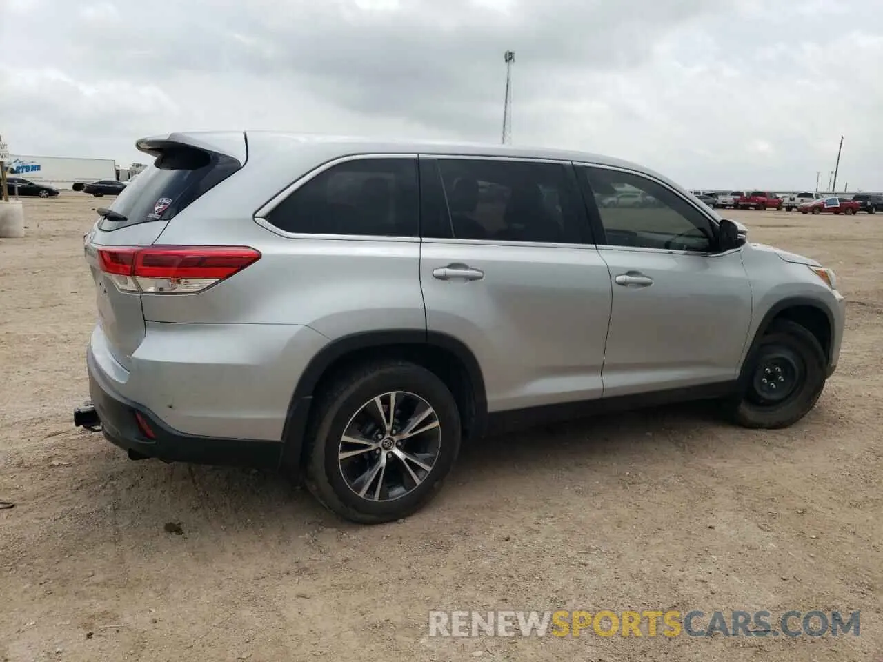 3 Фотография поврежденного автомобиля 5TDBZRFH1KS946849 TOYOTA HIGHLANDER 2019
