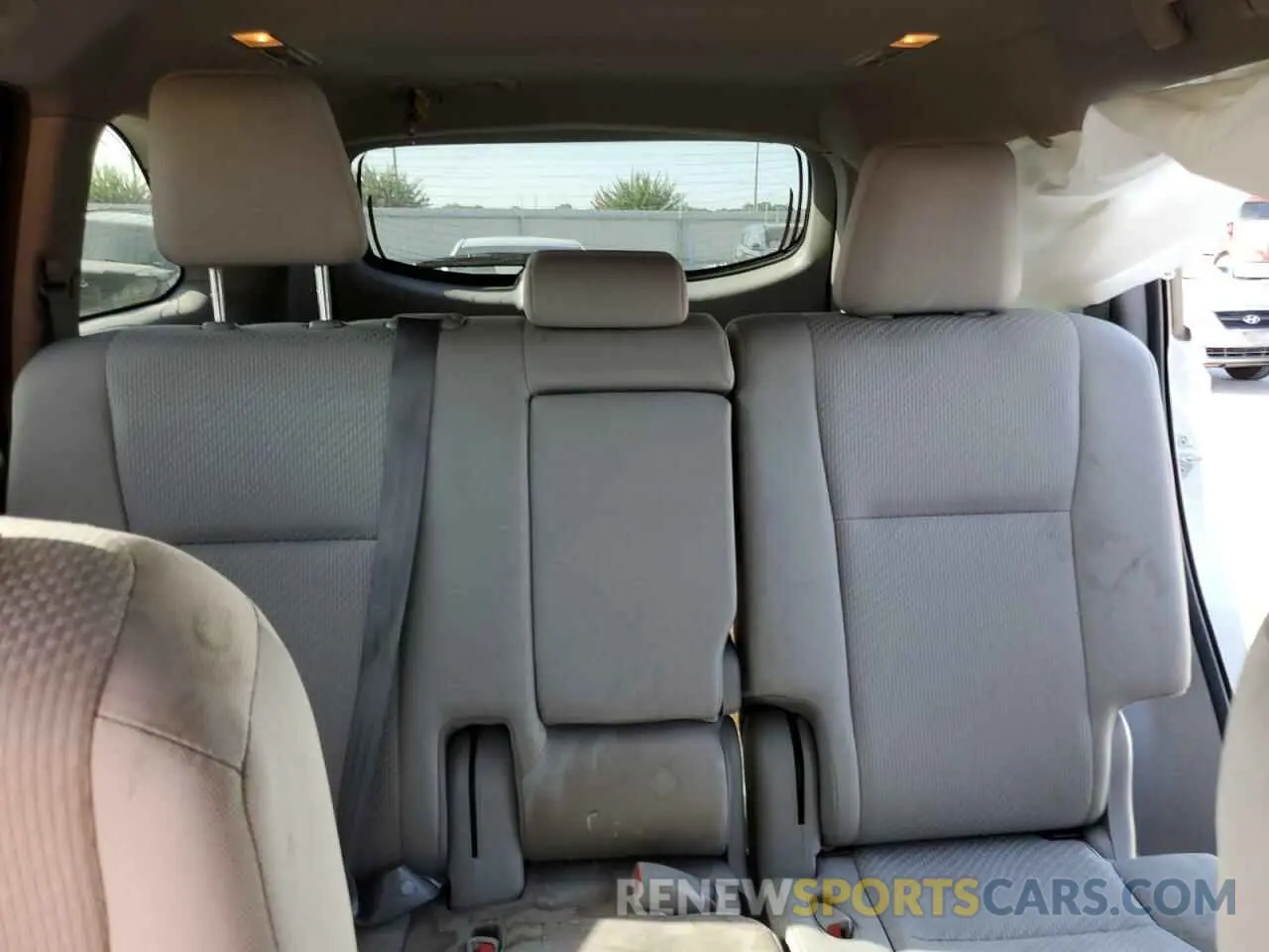 10 Photograph of a damaged car 5TDBZRFH1KS976918 TOYOTA HIGHLANDER 2019