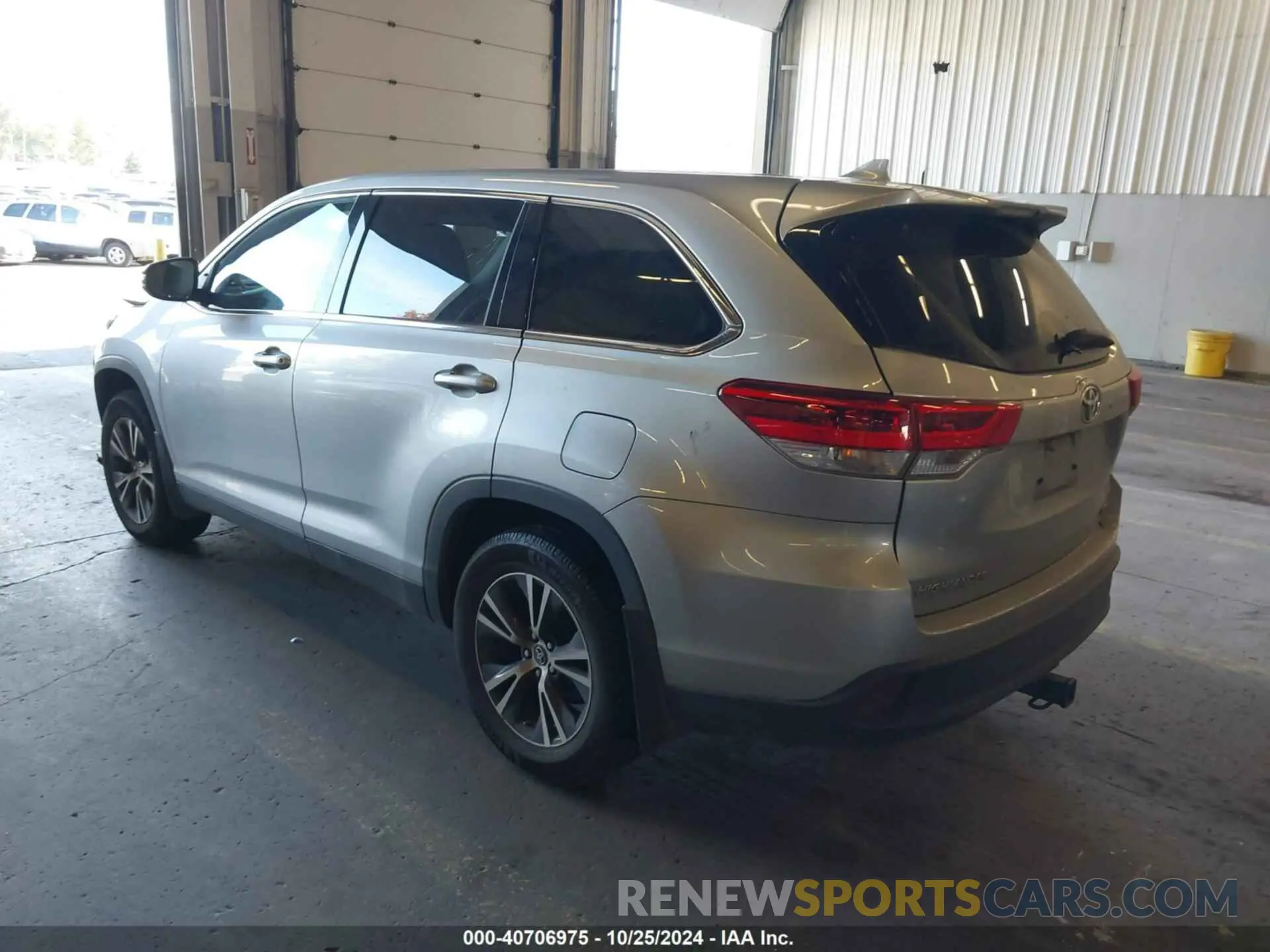 3 Фотография поврежденного автомобиля 5TDBZRFH2KS717533 TOYOTA HIGHLANDER 2019