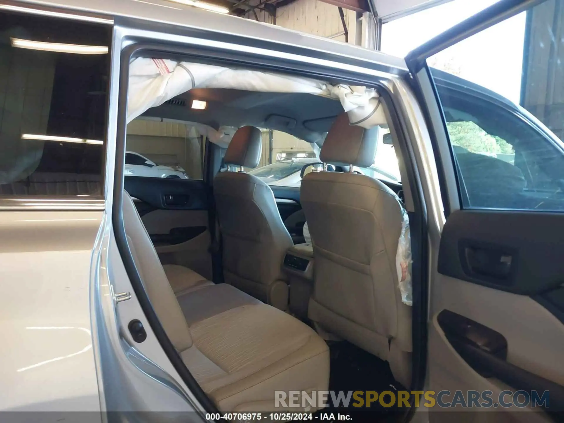 8 Фотография поврежденного автомобиля 5TDBZRFH2KS717533 TOYOTA HIGHLANDER 2019
