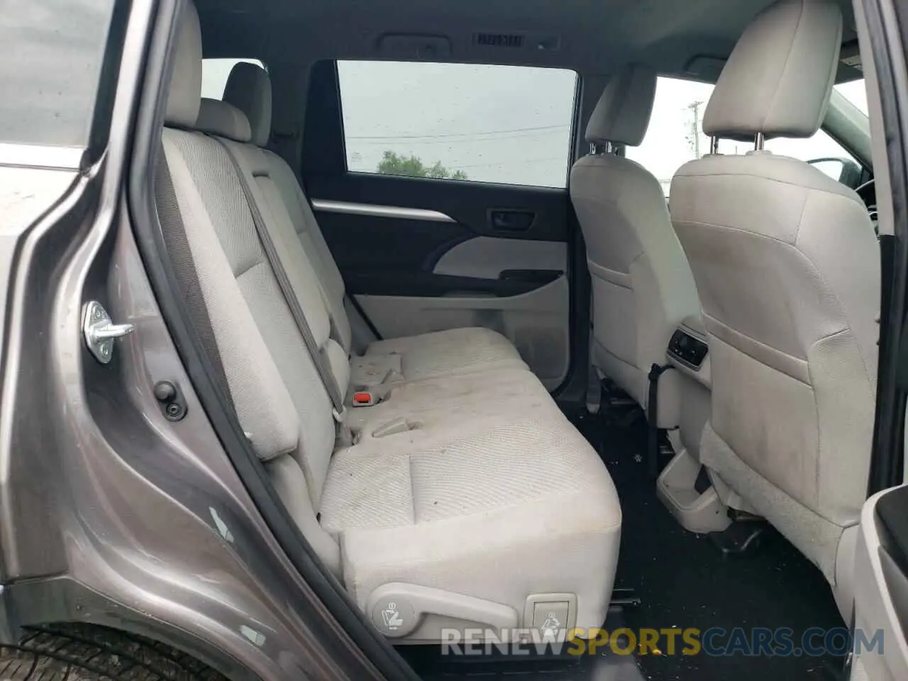 11 Photograph of a damaged car 5TDBZRFH2KS725325 TOYOTA HIGHLANDER 2019