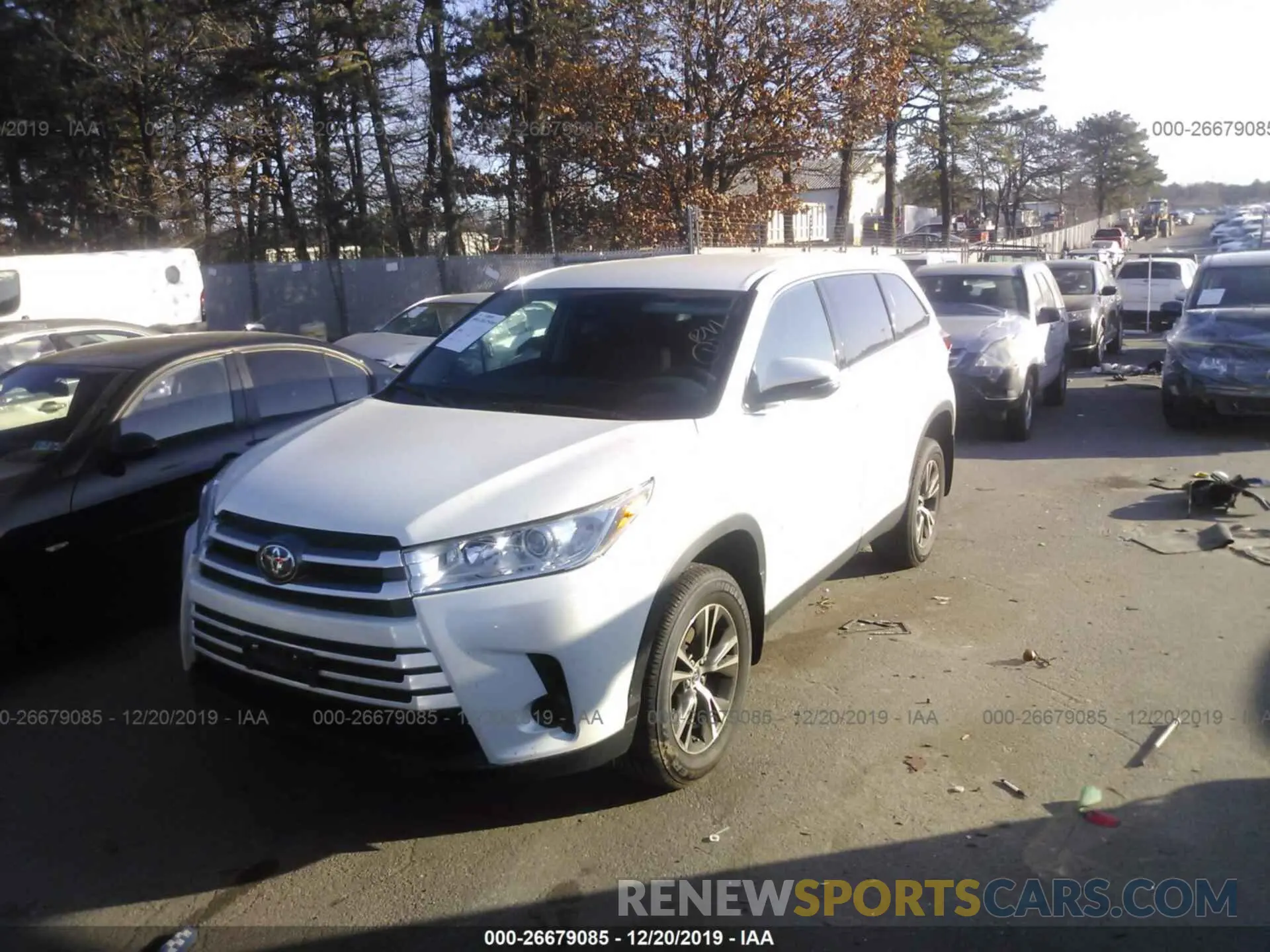 2 Photograph of a damaged car 5TDBZRFH2KS735966 TOYOTA HIGHLANDER 2019