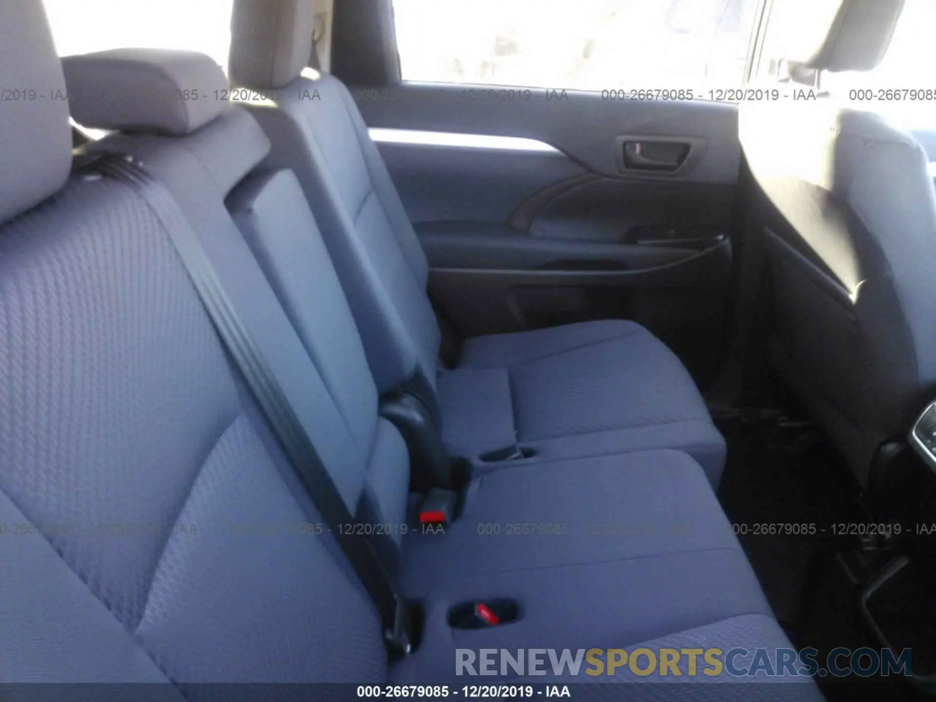 8 Photograph of a damaged car 5TDBZRFH2KS735966 TOYOTA HIGHLANDER 2019