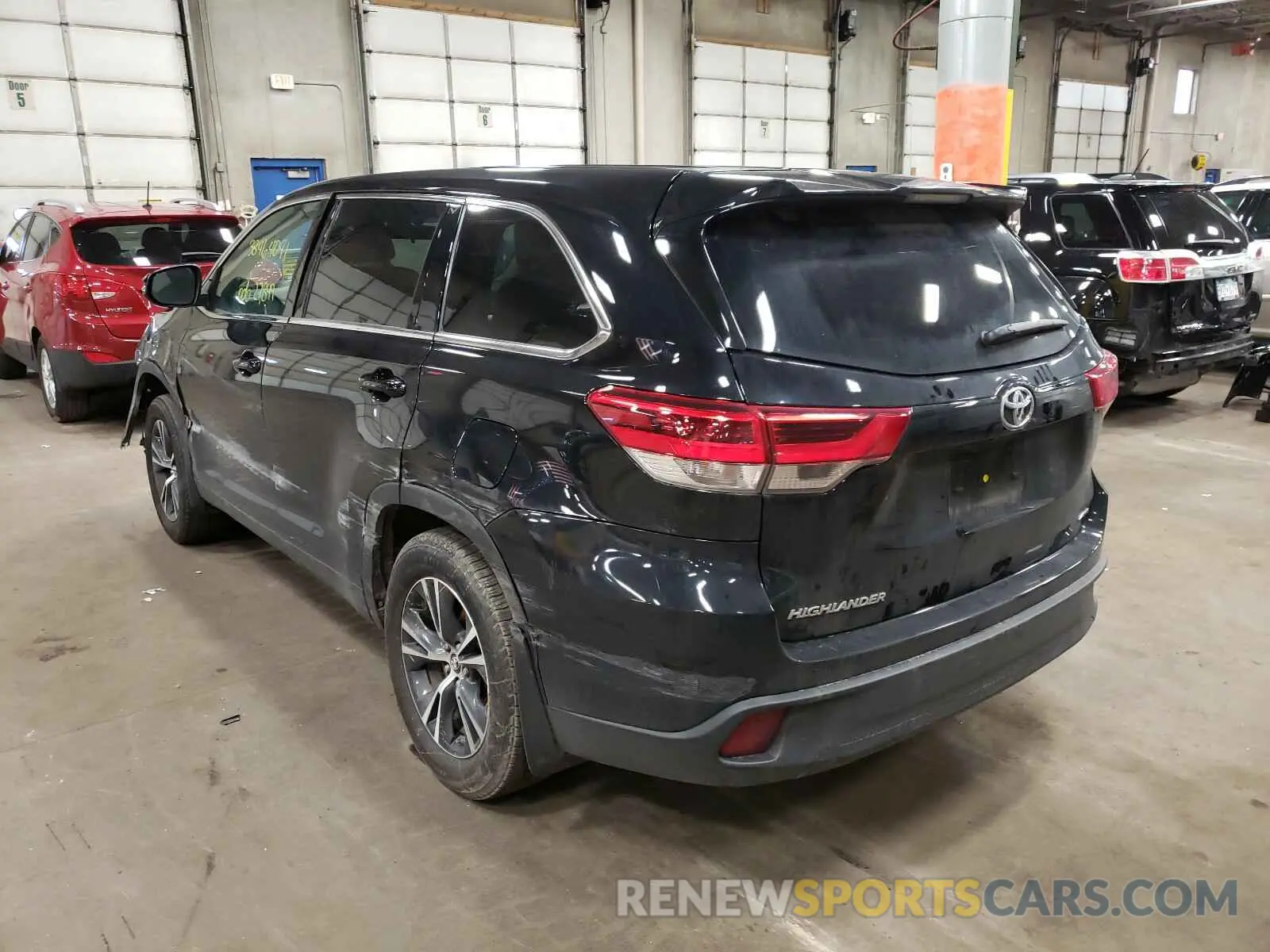 3 Photograph of a damaged car 5TDBZRFH2KS737362 TOYOTA HIGHLANDER 2019