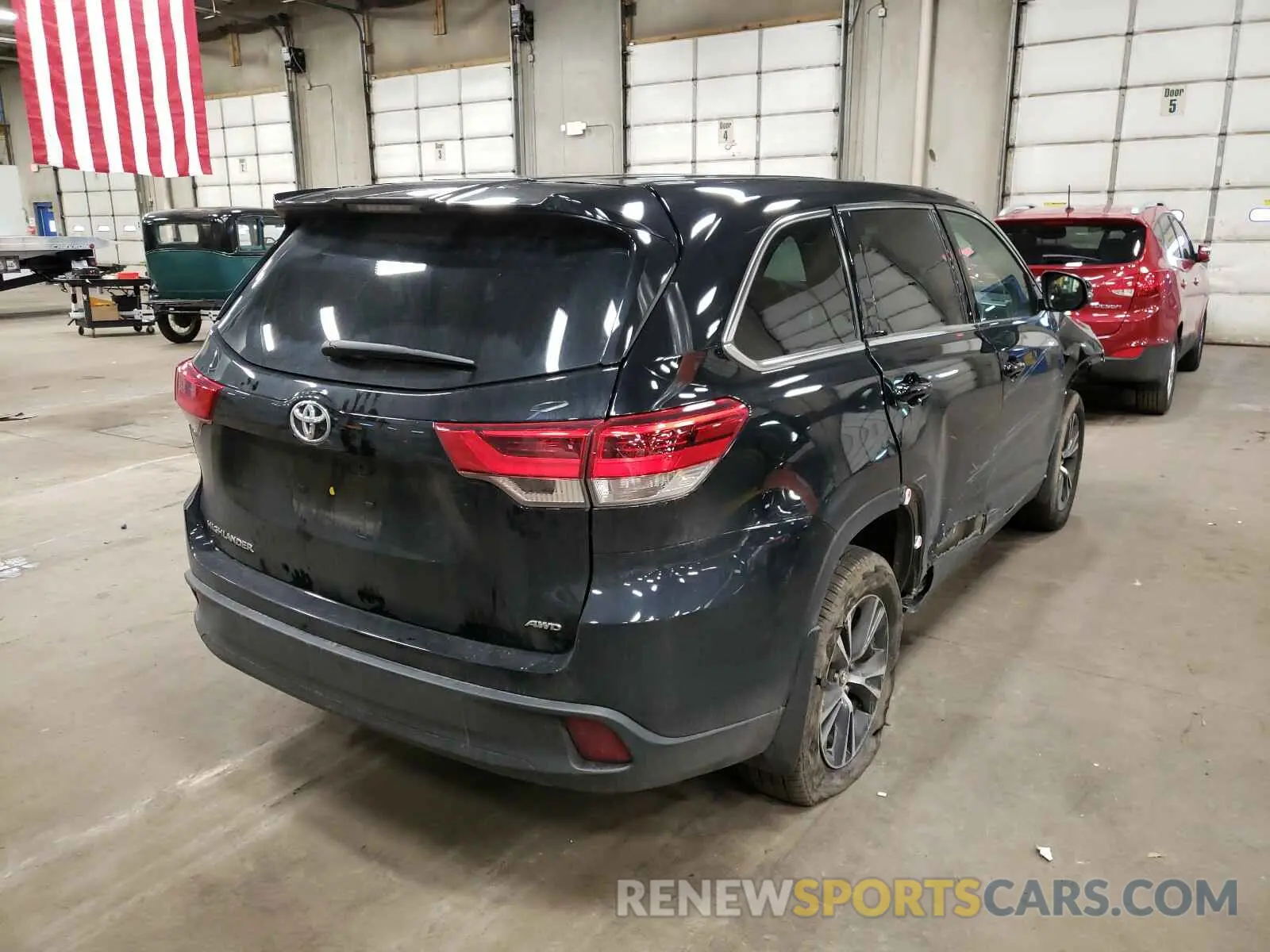4 Photograph of a damaged car 5TDBZRFH2KS737362 TOYOTA HIGHLANDER 2019