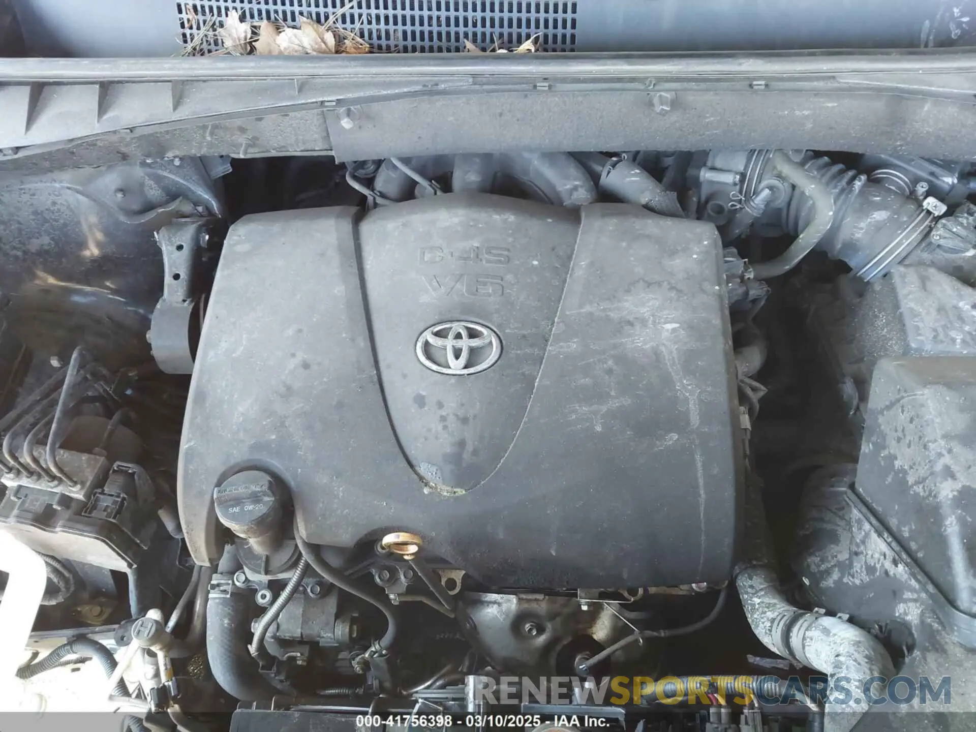 10 Photograph of a damaged car 5TDBZRFH2KS743601 TOYOTA HIGHLANDER 2019