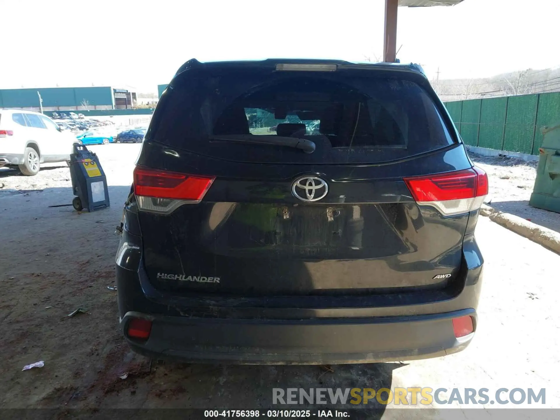 17 Photograph of a damaged car 5TDBZRFH2KS743601 TOYOTA HIGHLANDER 2019