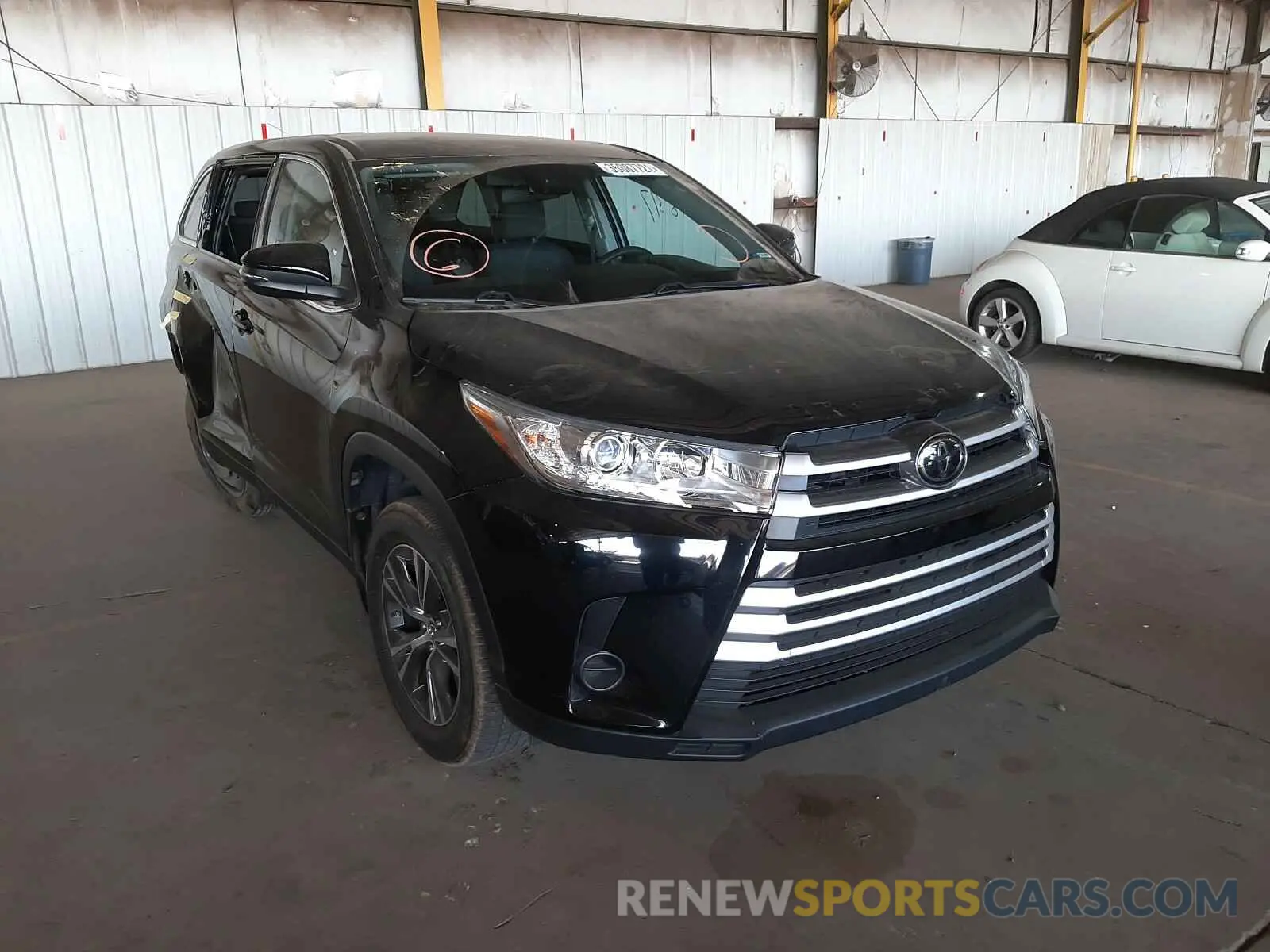 1 Photograph of a damaged car 5TDBZRFH2KS921006 TOYOTA HIGHLANDER 2019