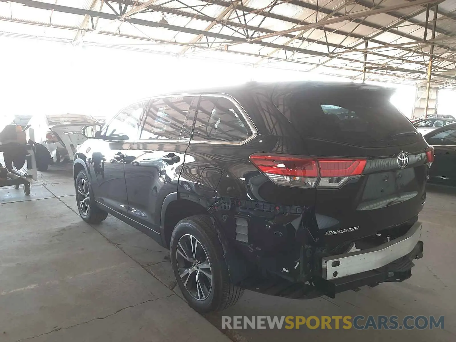 3 Photograph of a damaged car 5TDBZRFH2KS921006 TOYOTA HIGHLANDER 2019
