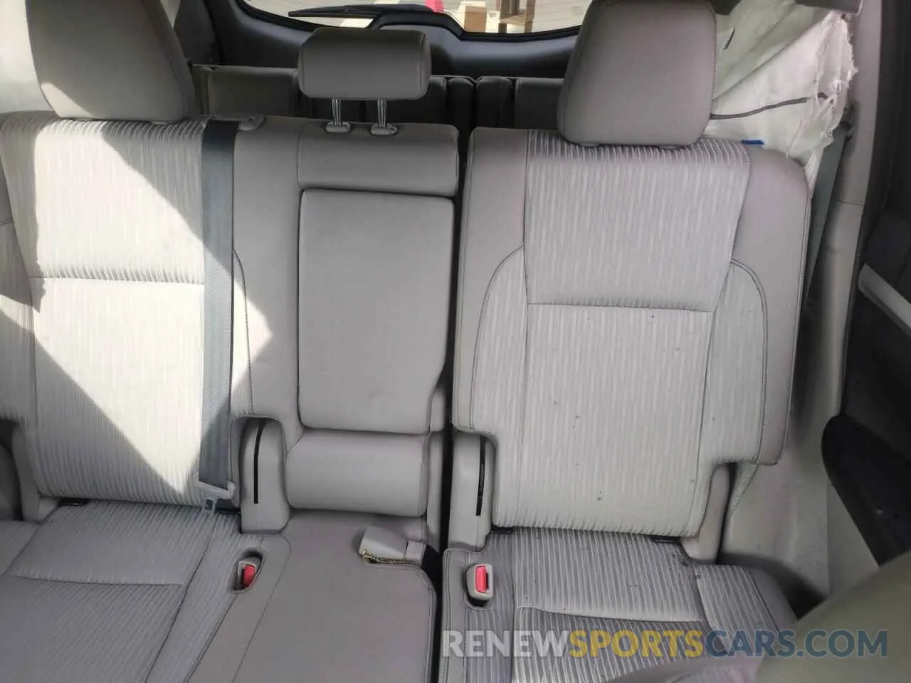 10 Photograph of a damaged car 5TDBZRFH2KS927680 TOYOTA HIGHLANDER 2019