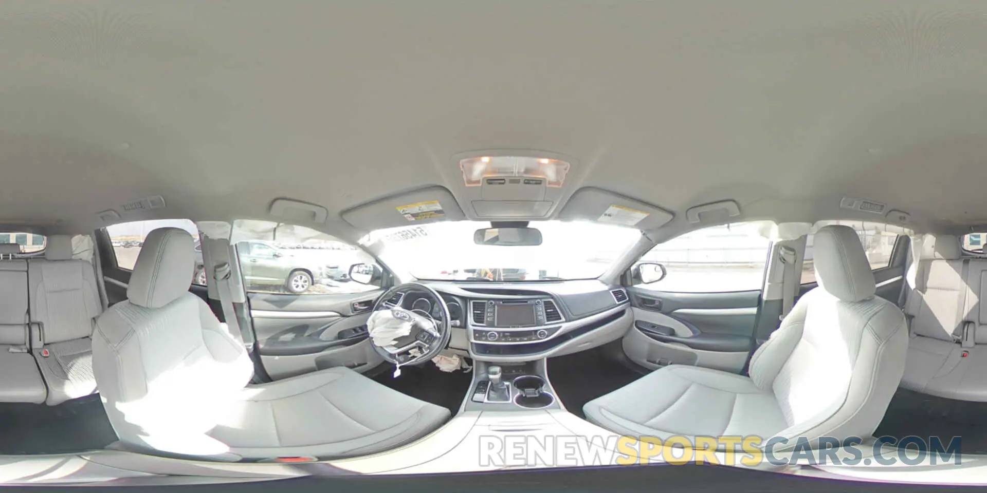 18 Photograph of a damaged car 5TDBZRFH2KS927680 TOYOTA HIGHLANDER 2019