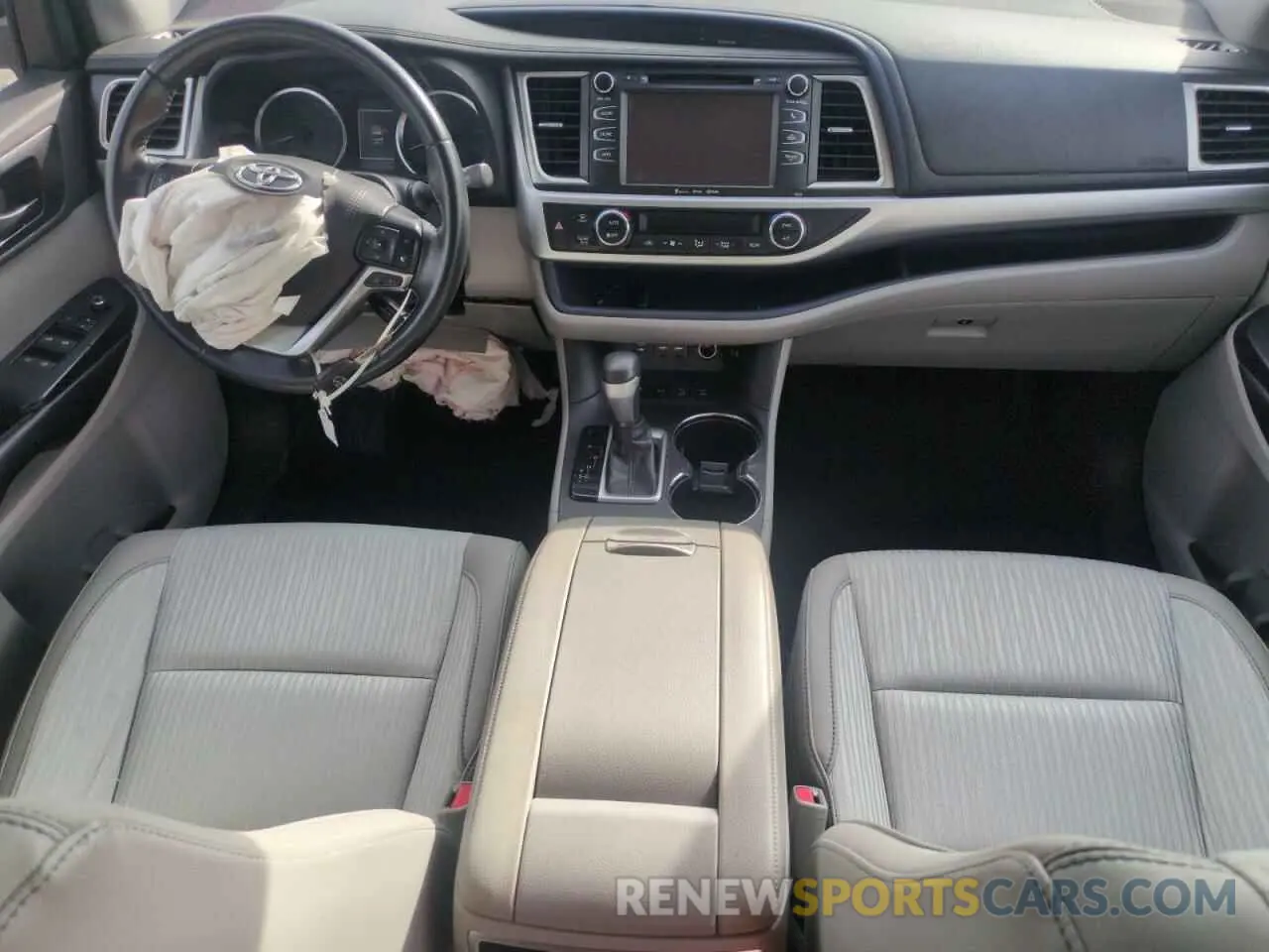8 Photograph of a damaged car 5TDBZRFH2KS927680 TOYOTA HIGHLANDER 2019