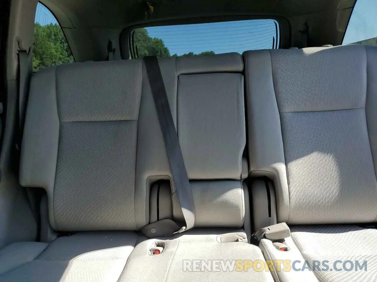 10 Photograph of a damaged car 5TDBZRFH2KS940185 TOYOTA HIGHLANDER 2019