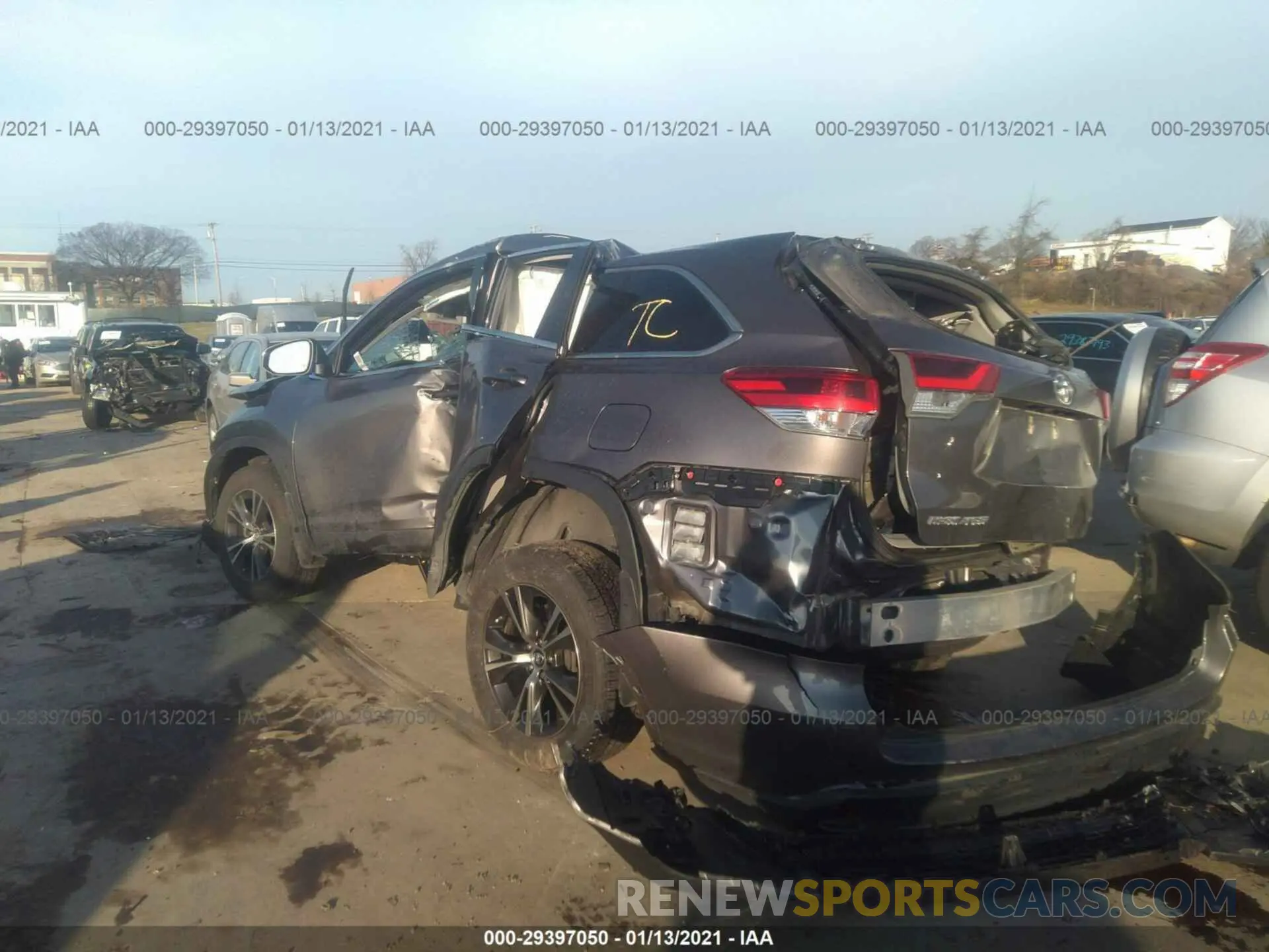 3 Фотография поврежденного автомобиля 5TDBZRFH2KS968620 TOYOTA HIGHLANDER 2019