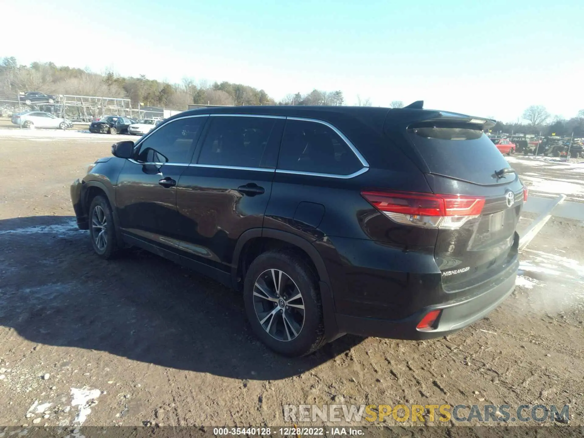 3 Photograph of a damaged car 5TDBZRFH3KS707979 TOYOTA HIGHLANDER 2019
