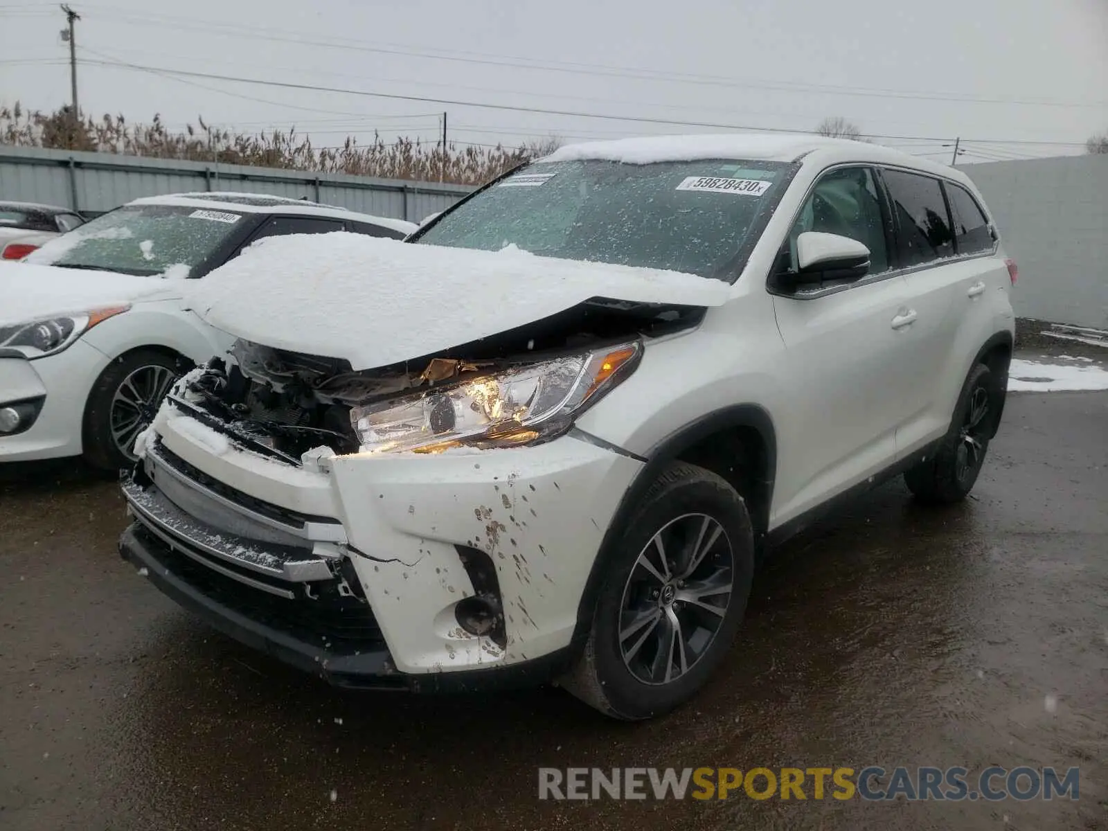 2 Photograph of a damaged car 5TDBZRFH3KS946092 TOYOTA HIGHLANDER 2019