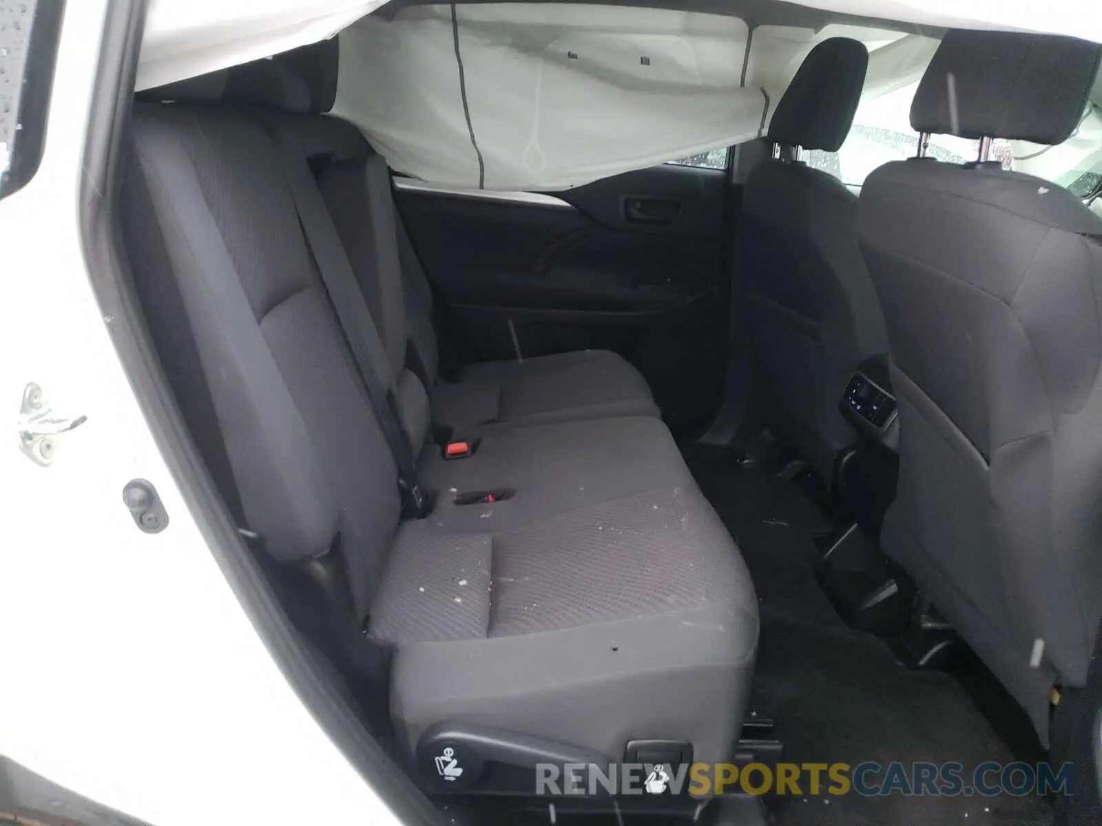 6 Photograph of a damaged car 5TDBZRFH3KS946092 TOYOTA HIGHLANDER 2019