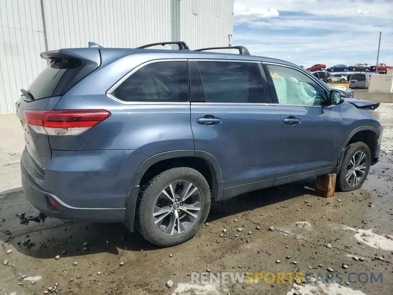 3 Photograph of a damaged car 5TDBZRFH3KS960817 TOYOTA HIGHLANDER 2019