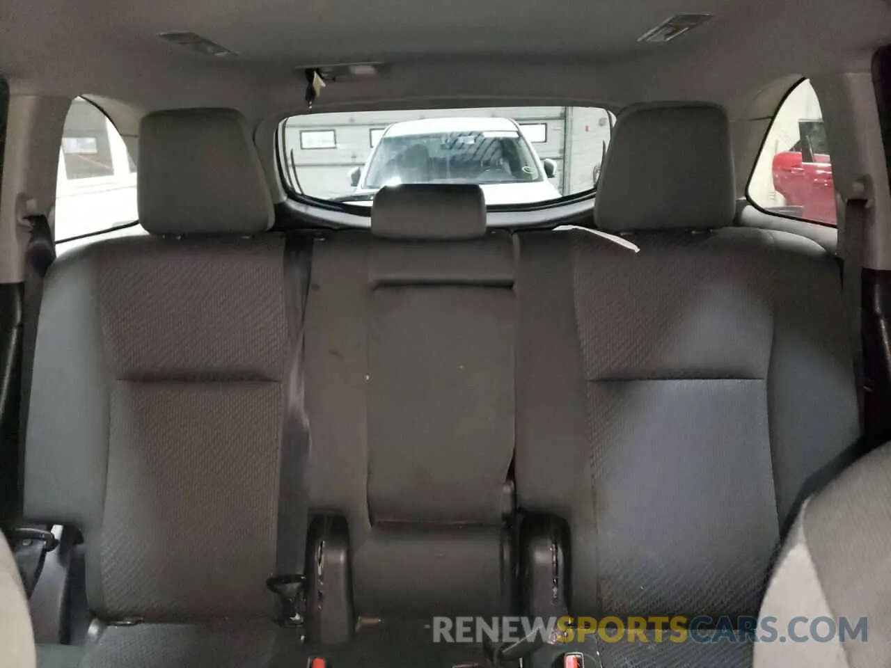 10 Photograph of a damaged car 5TDBZRFH3KS963541 TOYOTA HIGHLANDER 2019
