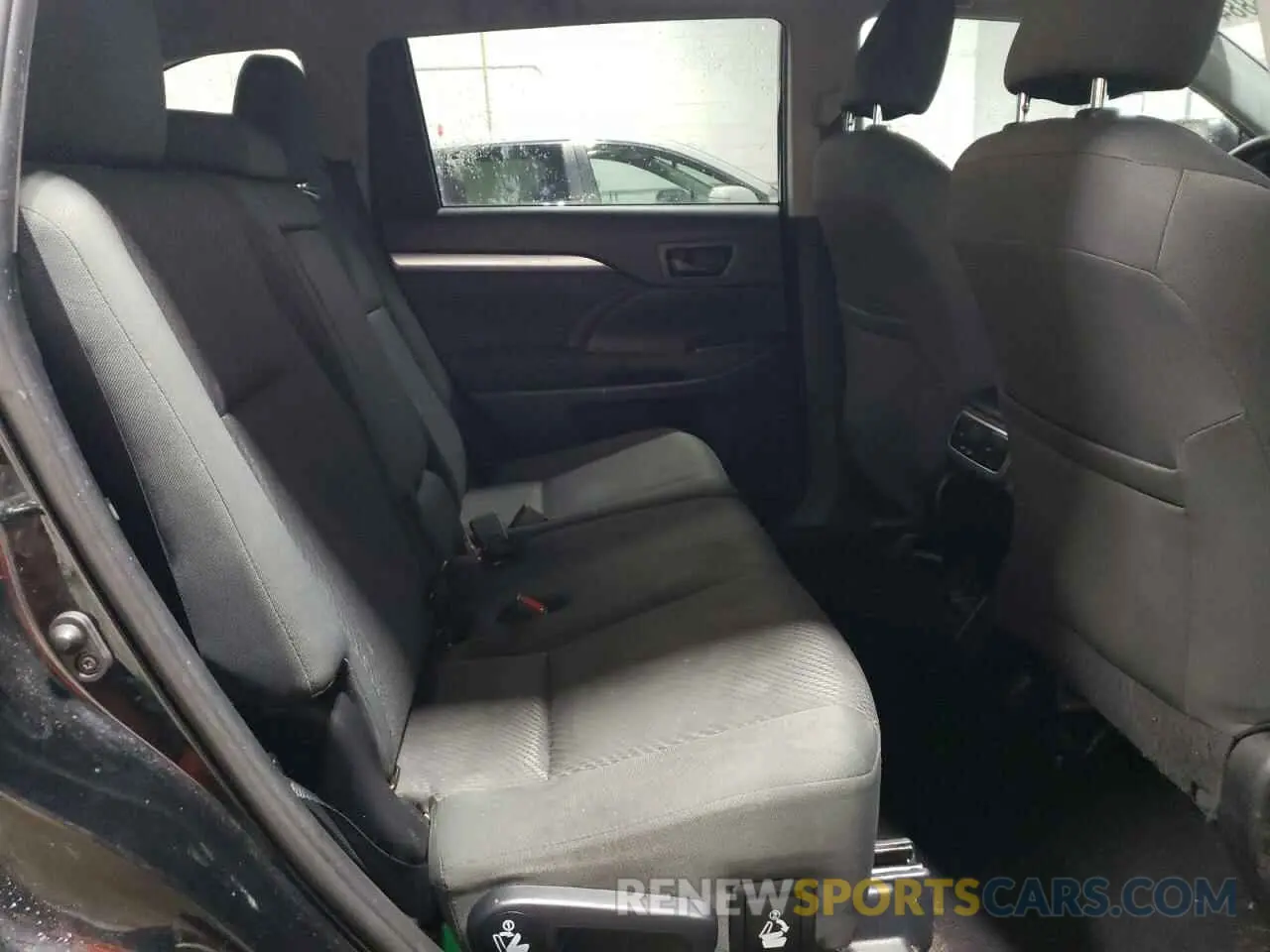 11 Photograph of a damaged car 5TDBZRFH3KS963541 TOYOTA HIGHLANDER 2019