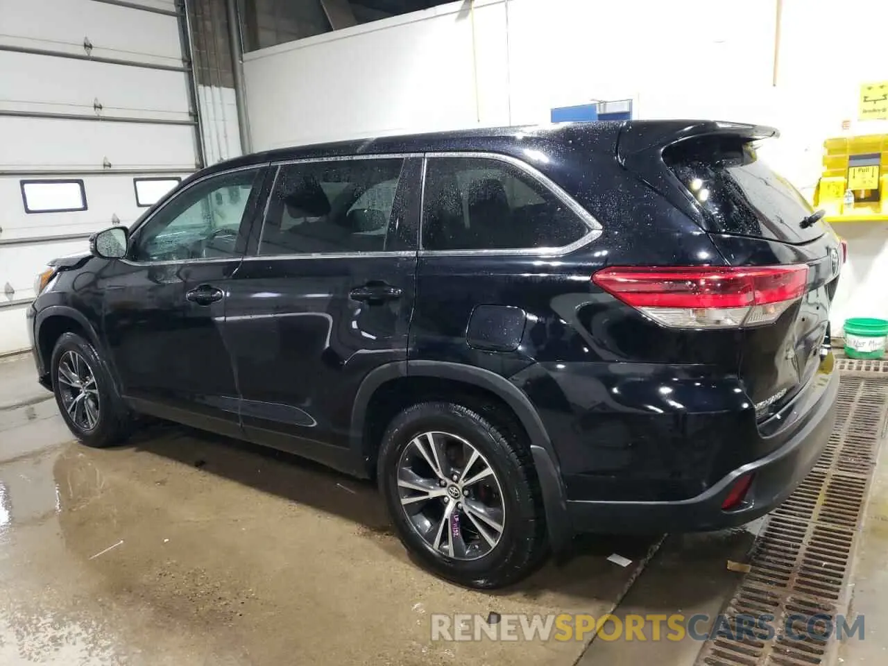 2 Photograph of a damaged car 5TDBZRFH3KS963541 TOYOTA HIGHLANDER 2019