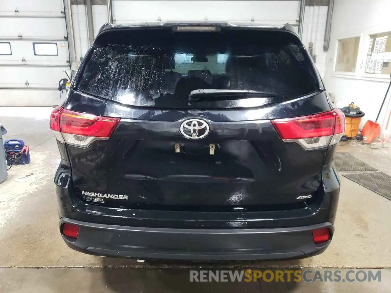 6 Photograph of a damaged car 5TDBZRFH3KS963541 TOYOTA HIGHLANDER 2019