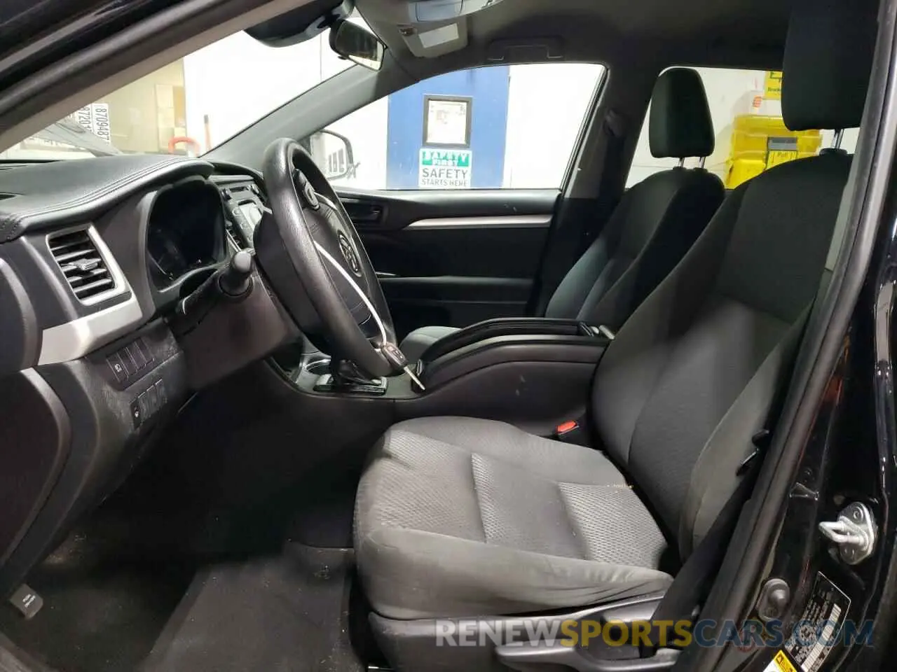 7 Photograph of a damaged car 5TDBZRFH3KS963541 TOYOTA HIGHLANDER 2019