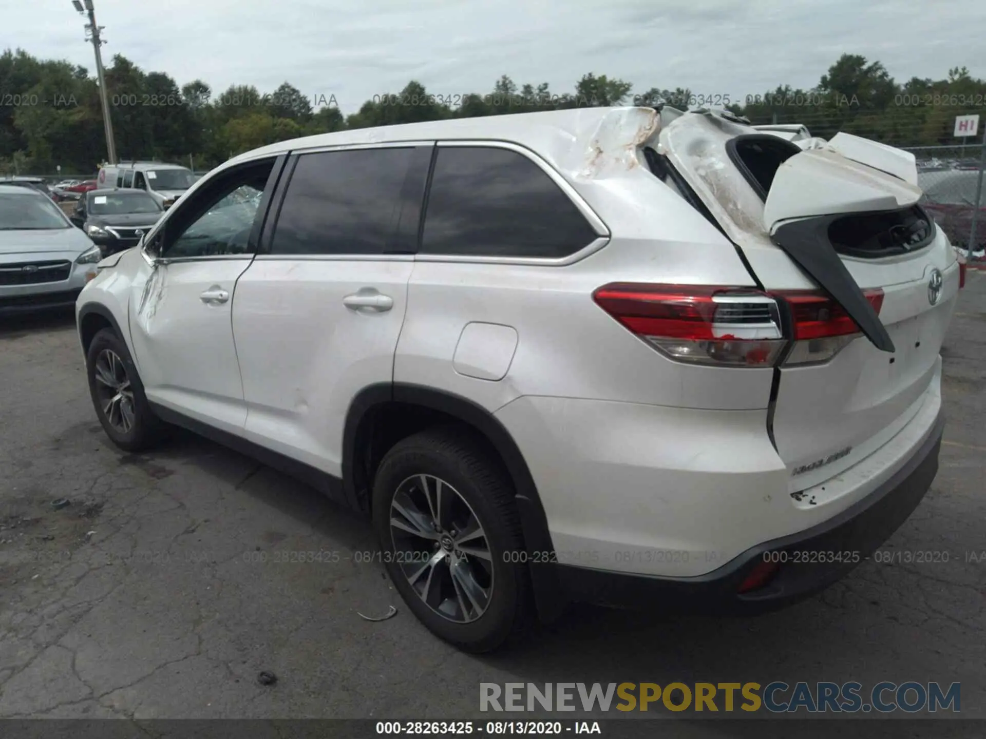 3 Photograph of a damaged car 5TDBZRFH3KS966956 TOYOTA HIGHLANDER 2019