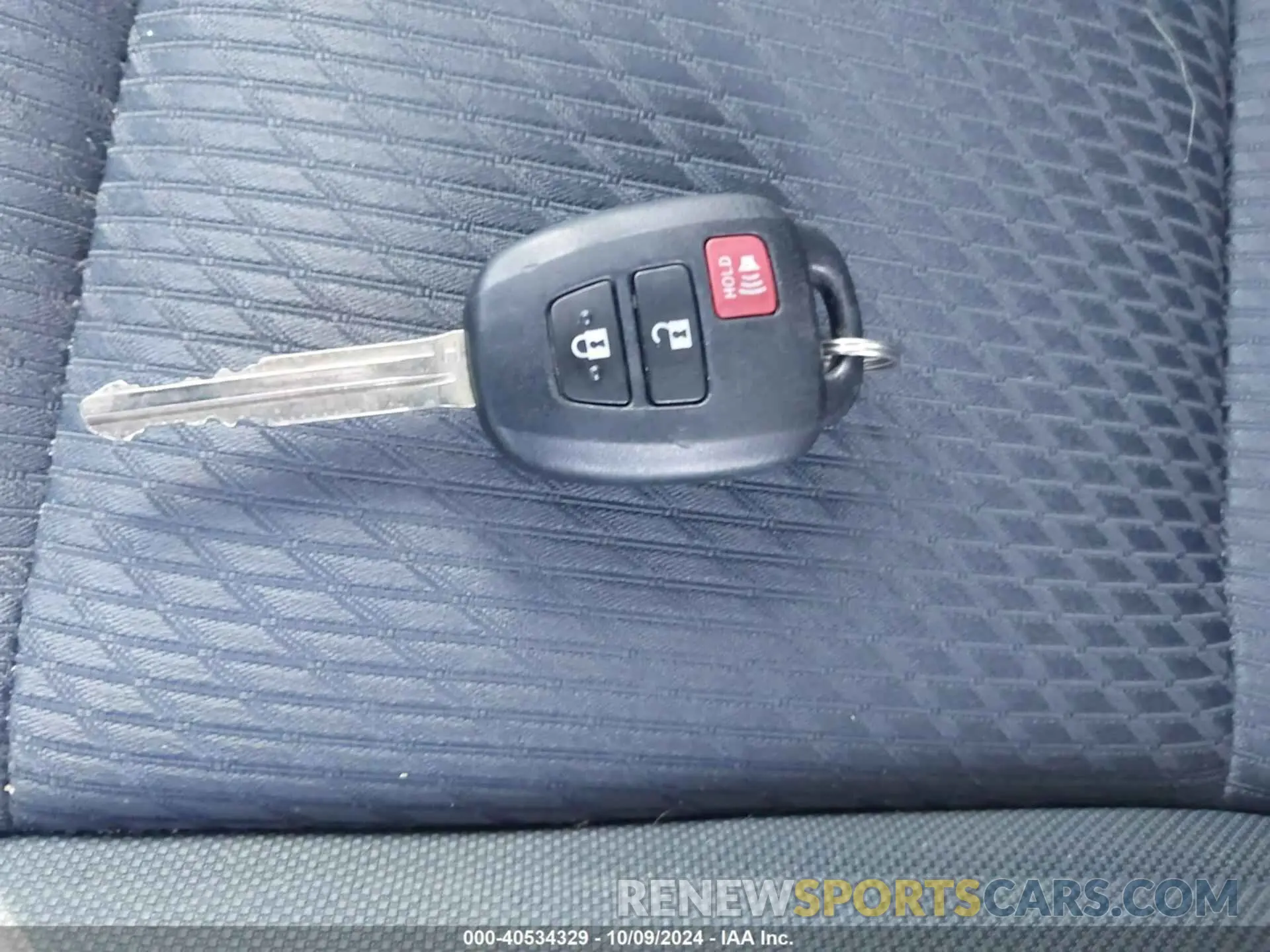 11 Photograph of a damaged car 5TDBZRFH3KS974880 TOYOTA HIGHLANDER 2019
