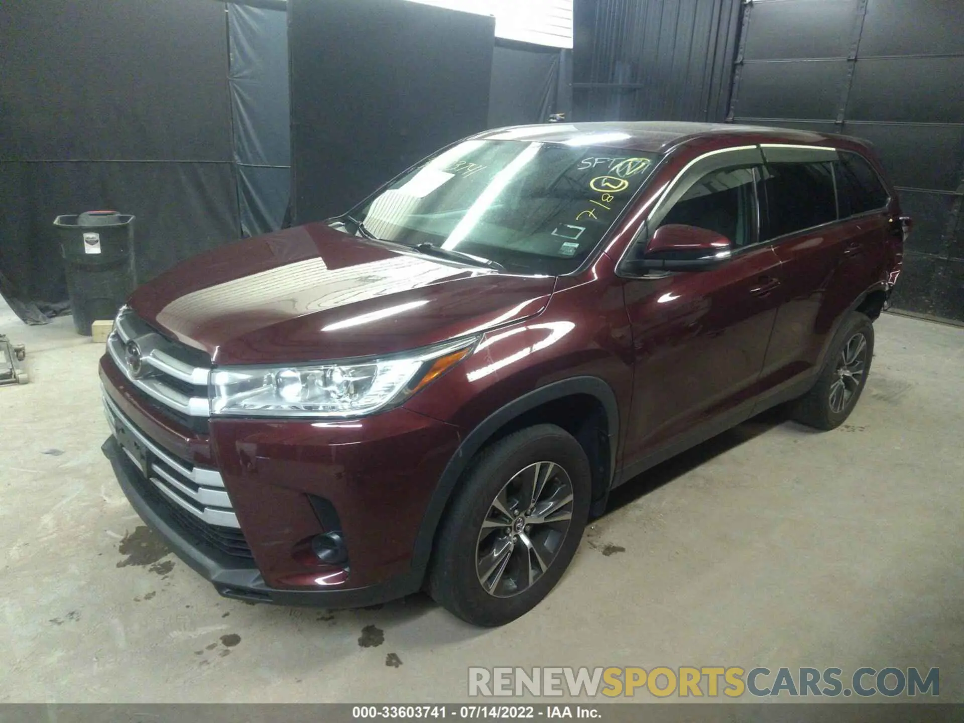2 Фотография поврежденного автомобиля 5TDBZRFH4KS725620 TOYOTA HIGHLANDER 2019